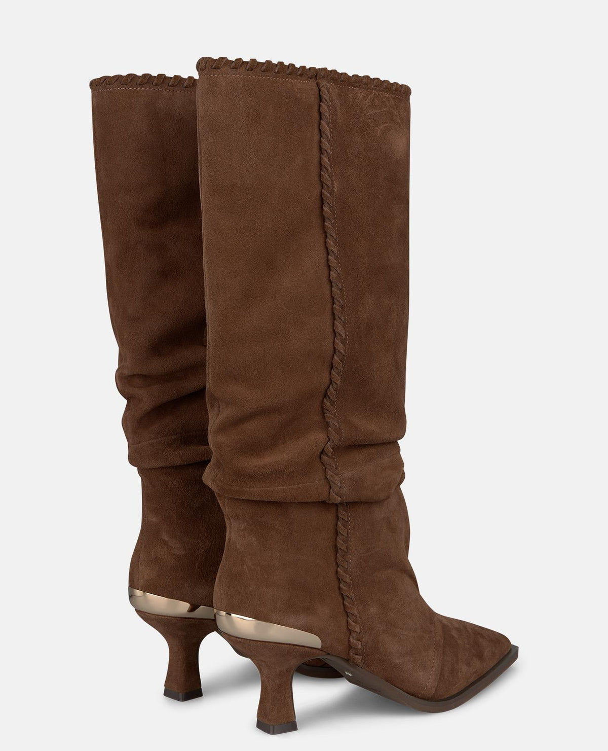 BOTA DE PIEL CON EFECTO FRUNCIDO