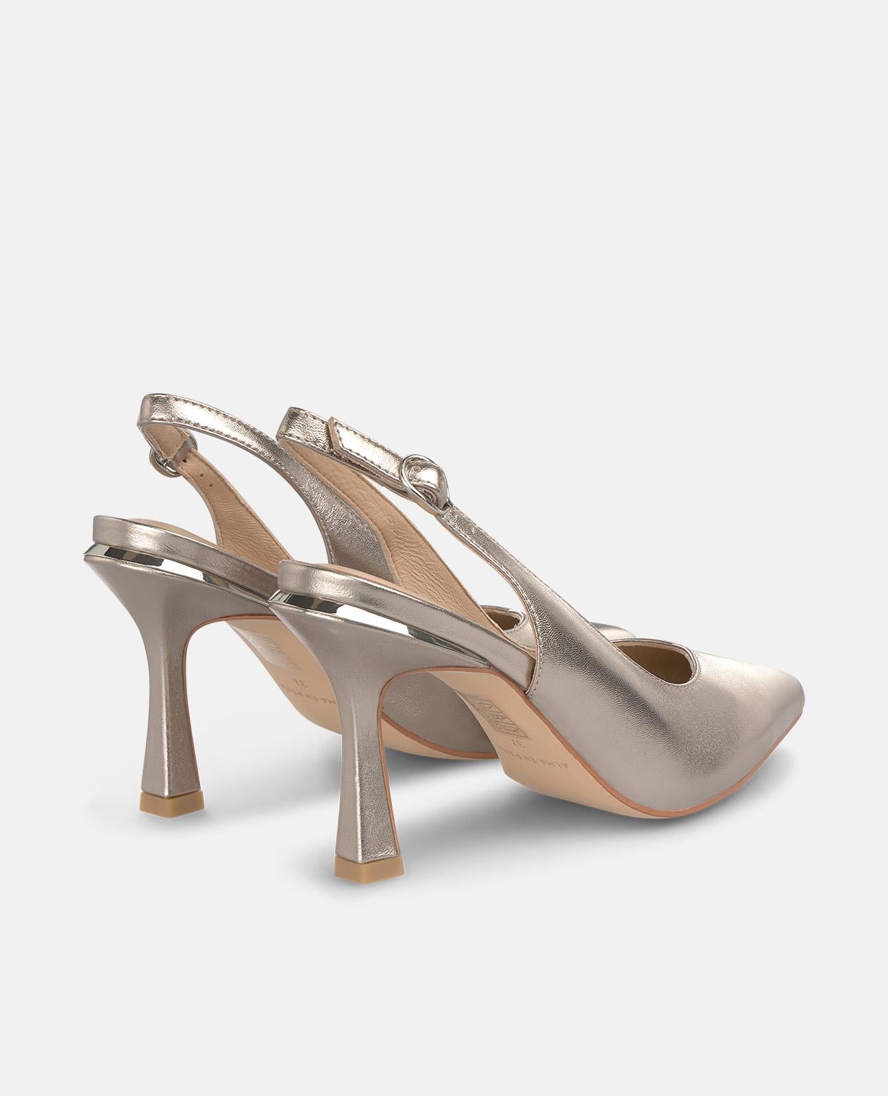 DÉCOLLETÉ CON PUNTA A PUNTA