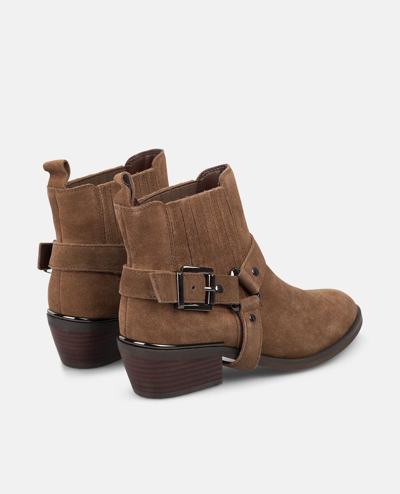 BOTA DE CANO CURTO COM FIVELA