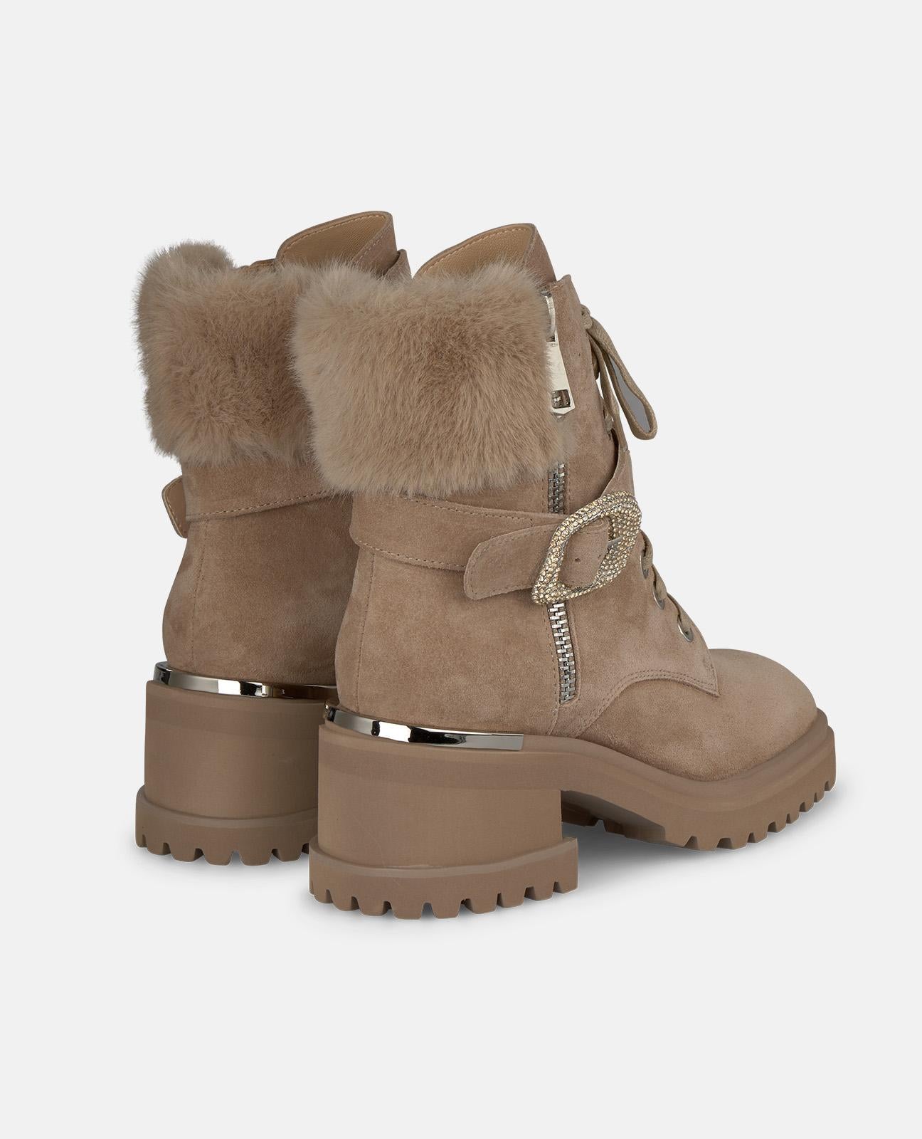 BOTINS COM SALTO DE PÊLO