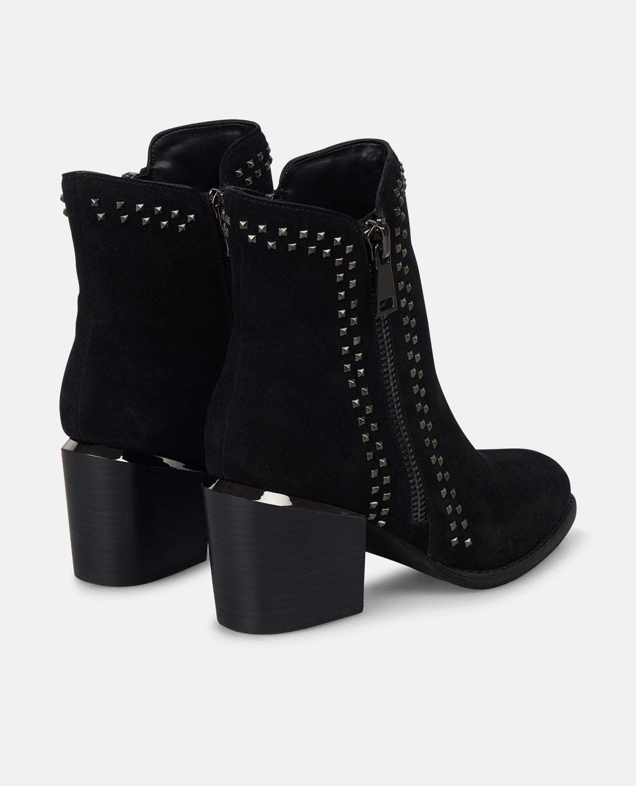 LOW ANKLE BOOTS WITH STUDS