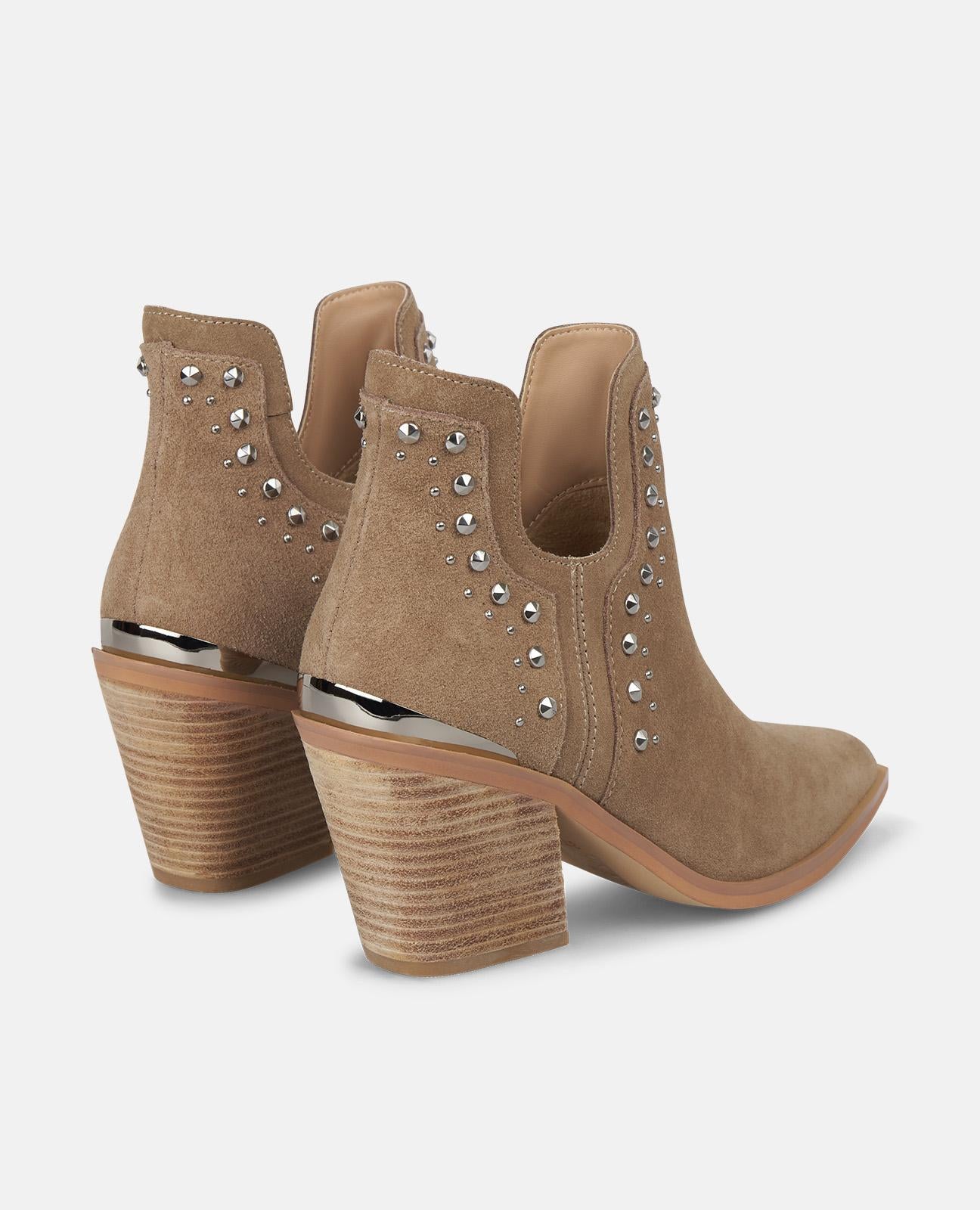 BOTÍN TACÓN ABERTURA TACHAS