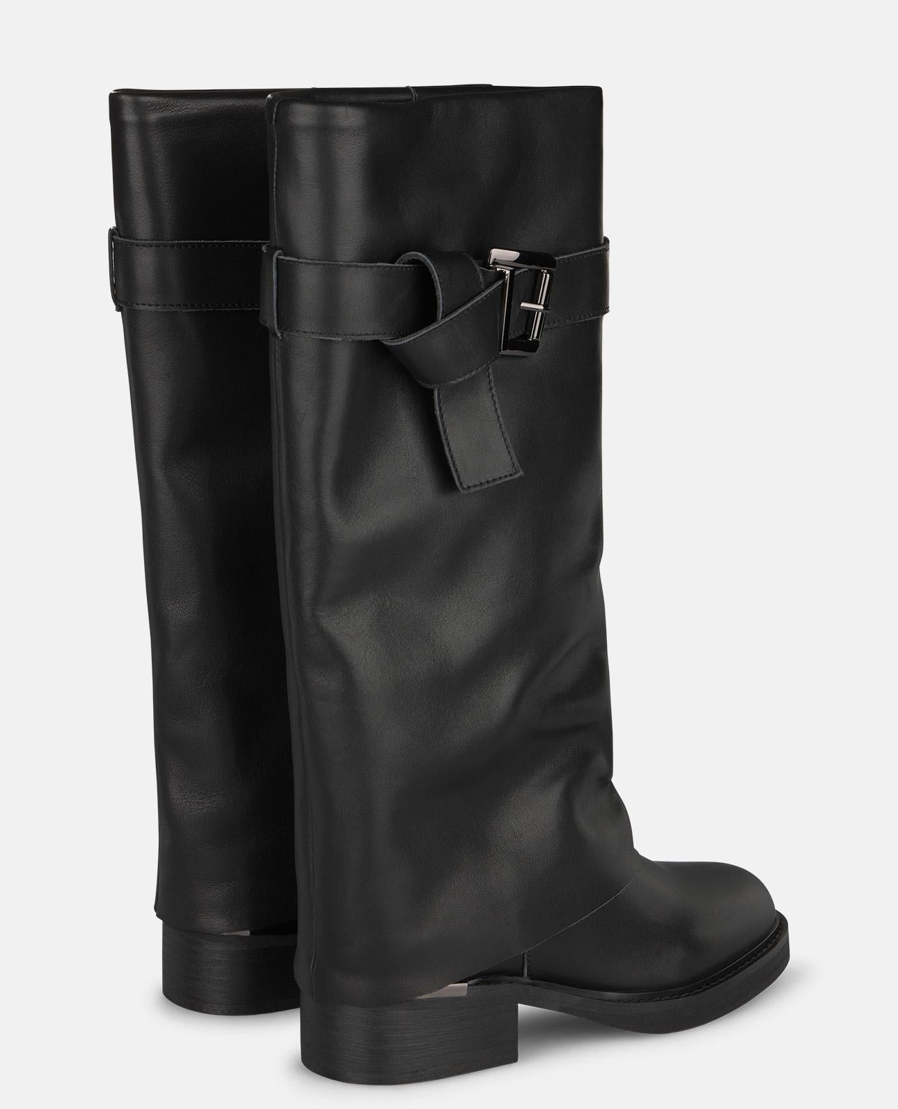 BOTA DE NAPA CON HEBILLA