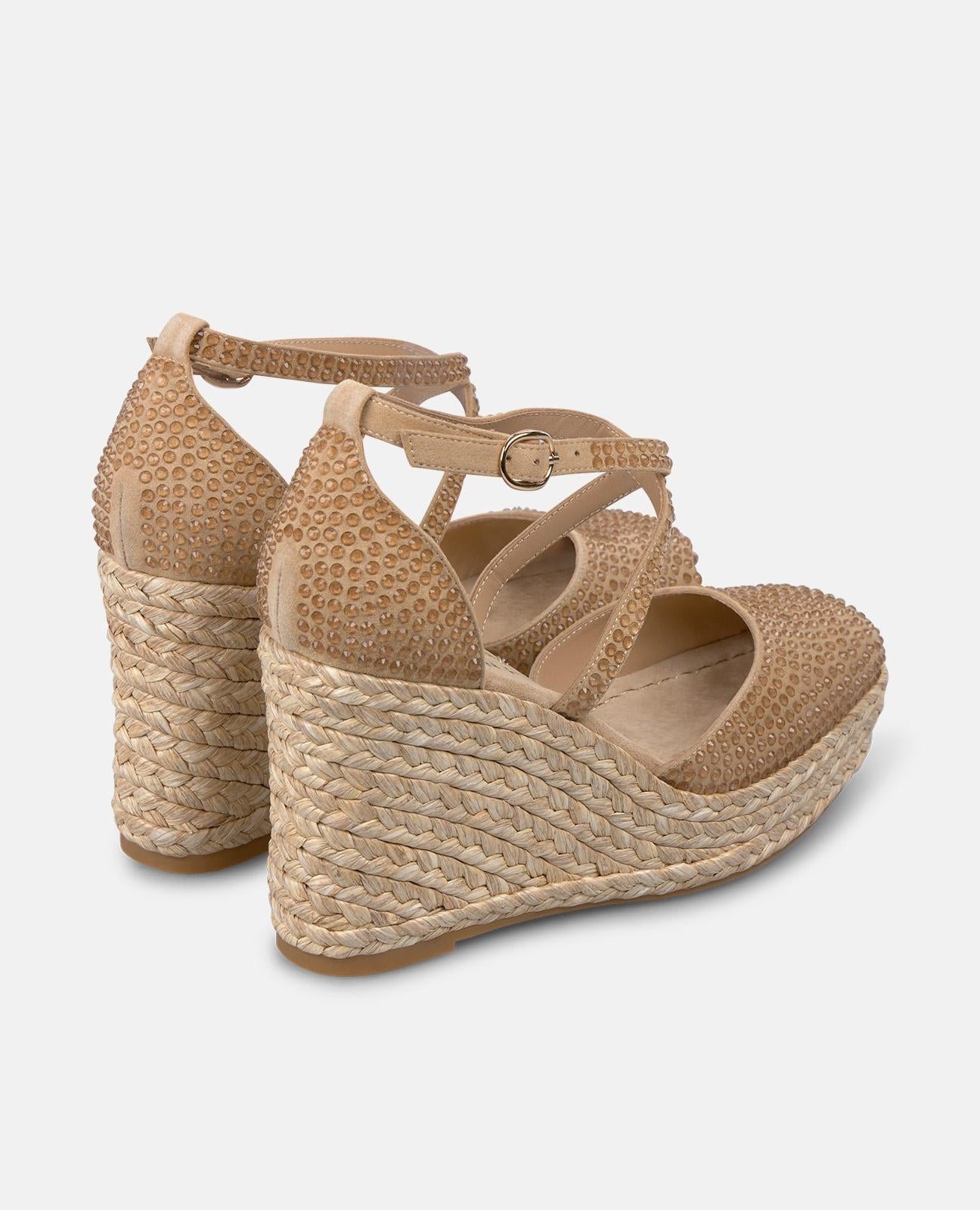 WEDGE WITH CROSSED STRIPS