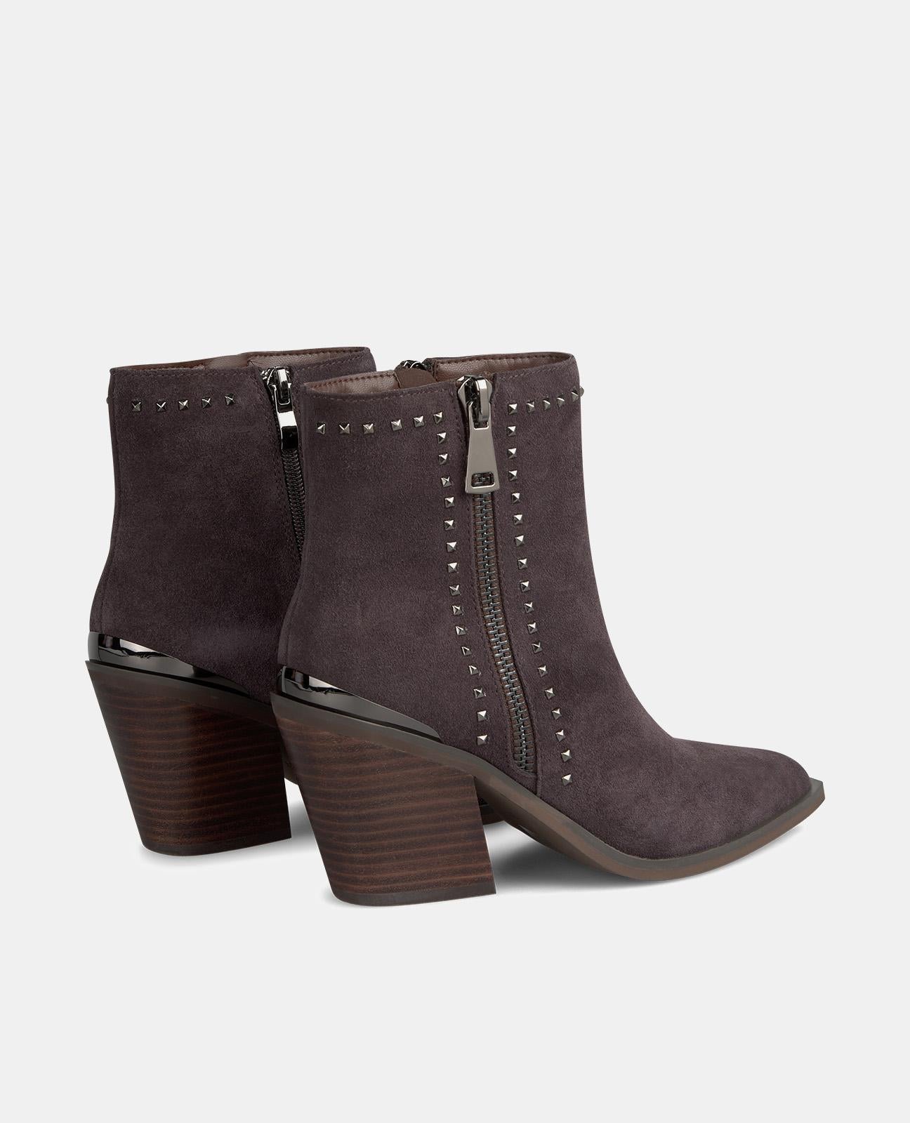 BOTINS COM SALTOS E TACHAS