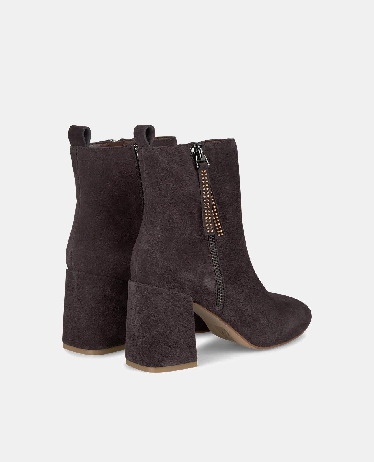 BOTA DE CANO ALTO COM FECHO DE CORRER