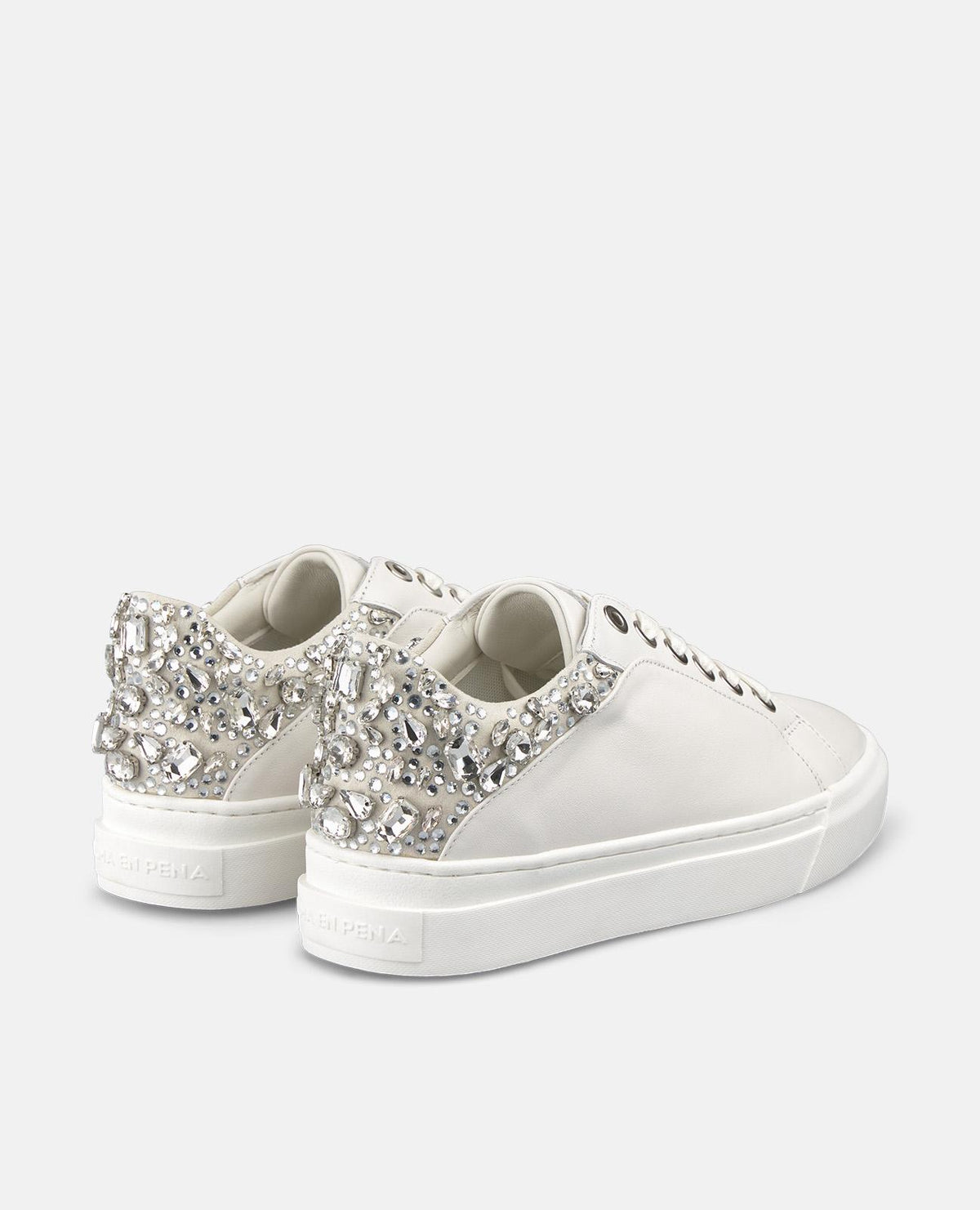 SLIPPERS WITH JEWEL DETAILS