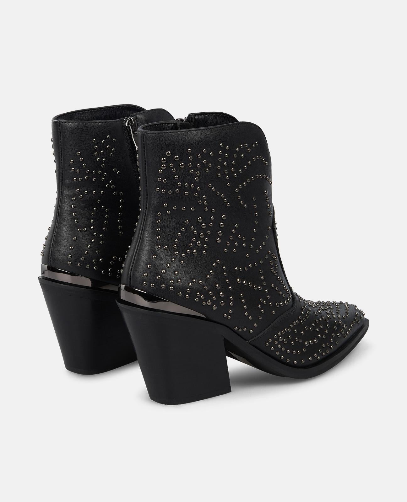 BOTÍN CON TACÓN TACHAS