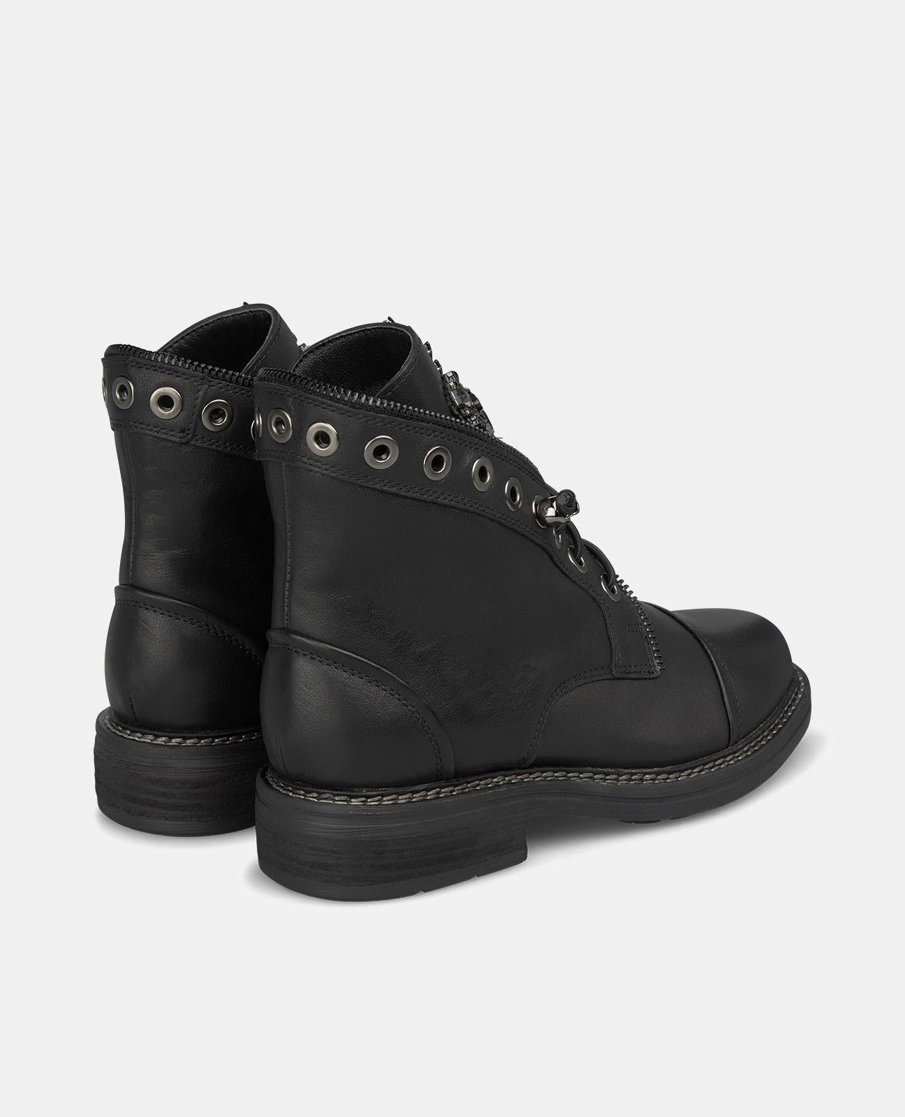 BOTINS COM FECHO DE CORRER E STRASS