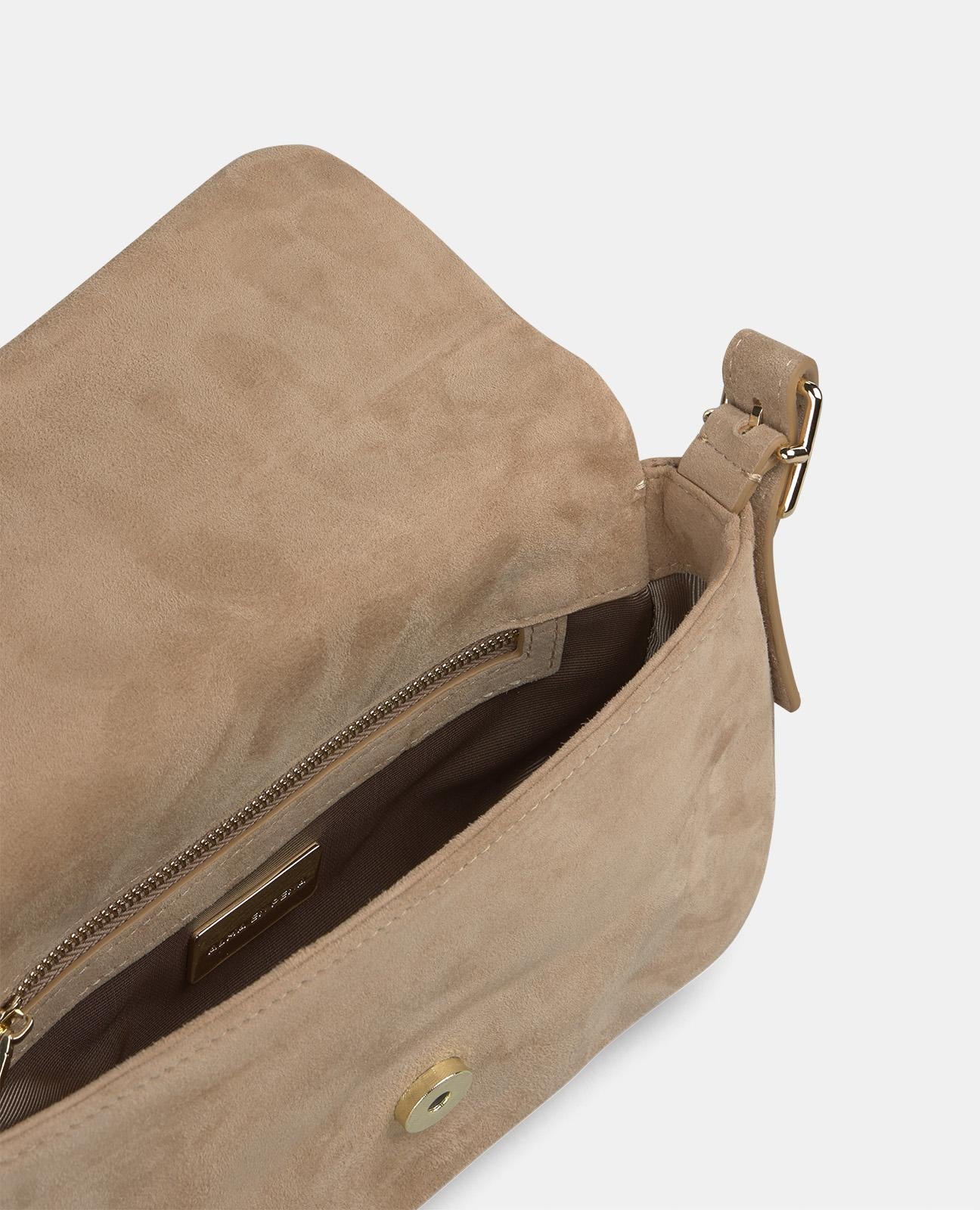 SAC À MAIN AVEC ORNEMENT CARRÉ