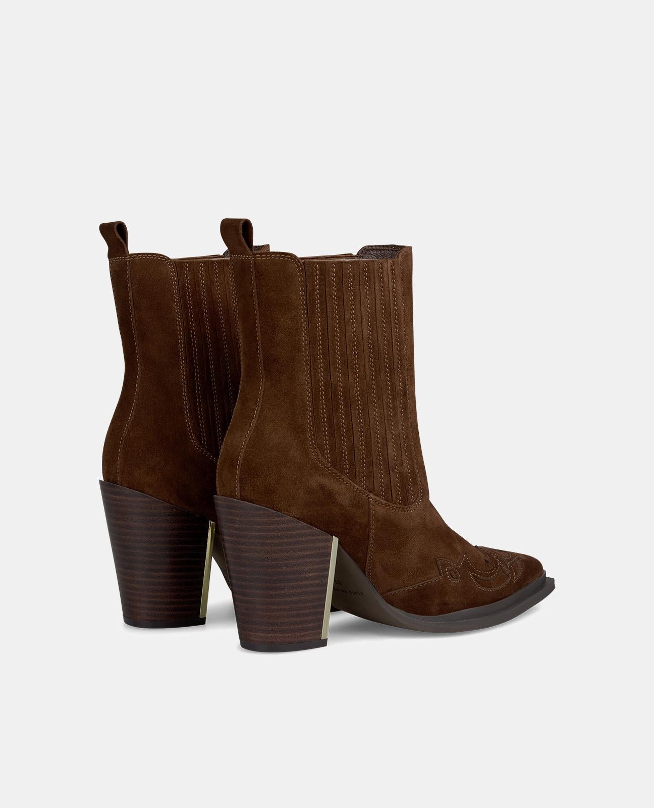 BOTAS DE COWBOY COM BORDADOS