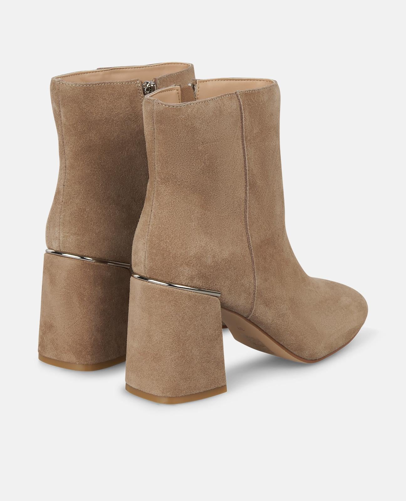 BOTÍN BAJO TACÓN ANCHO