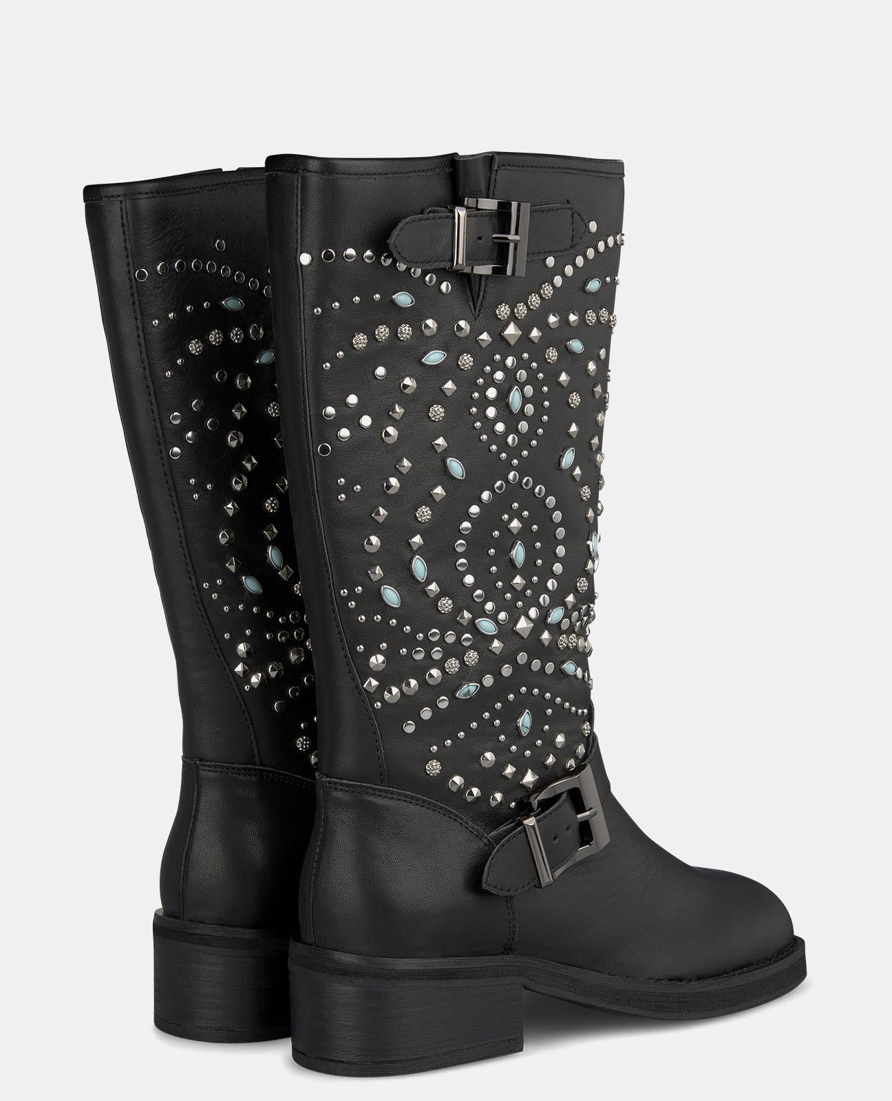 BOTTE À BOUCLE AVEC CLOUS