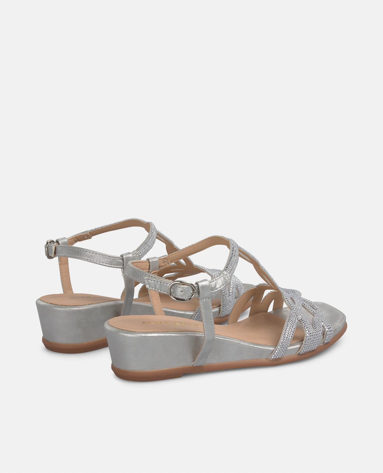 SANDALIA TACÓN MEDIO BRILLOS