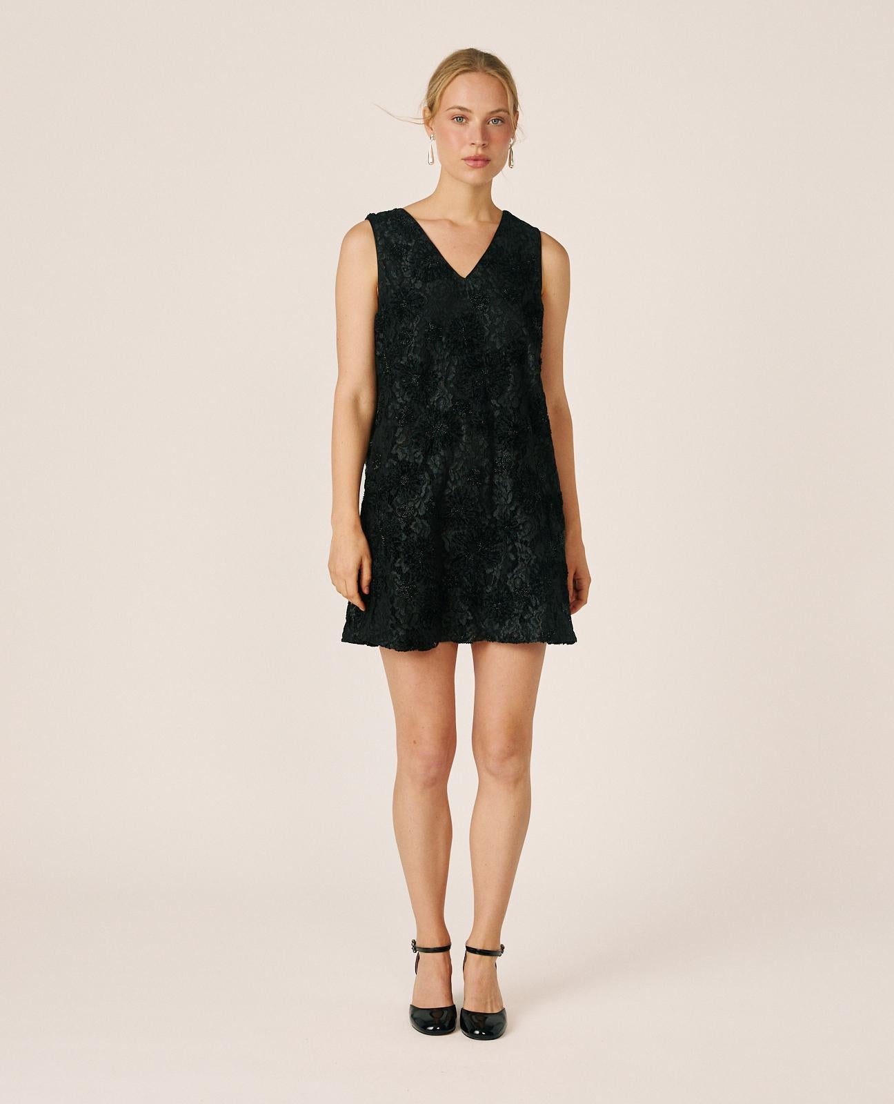 VESTIDO MINI CON ENCAJES Y BORDADOS