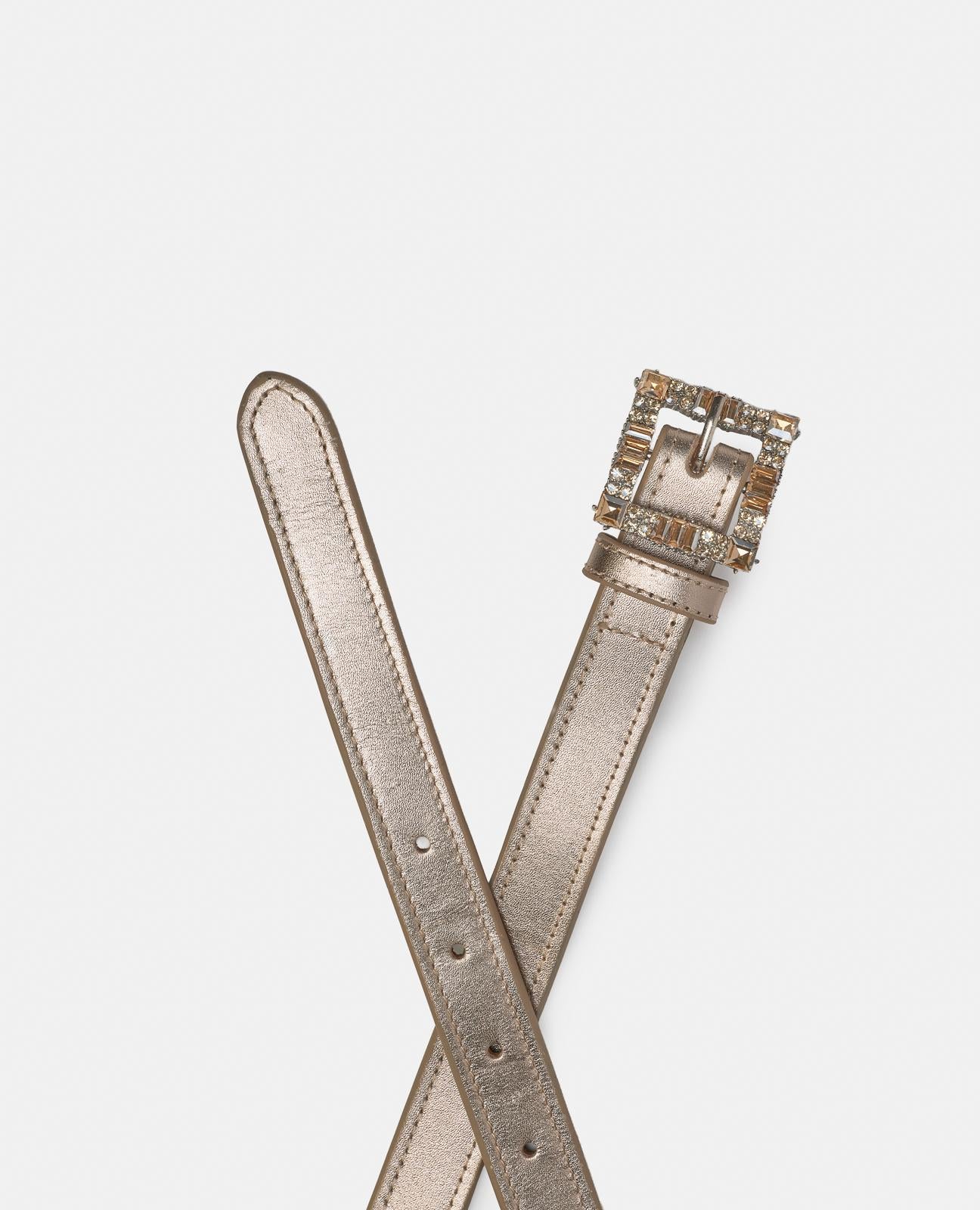 BELT WITH BUCKLE DETAIL