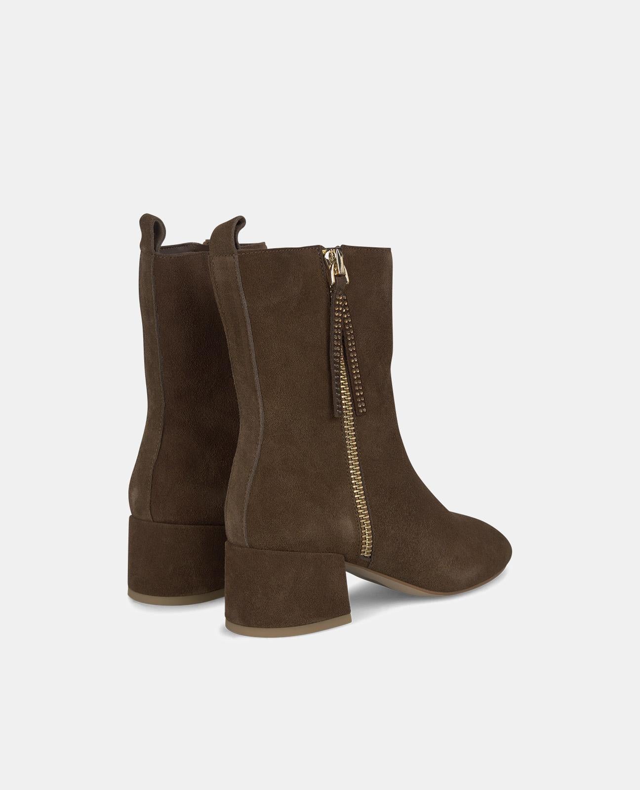 BOTINS COM SALTO E FECHO DE CORRER