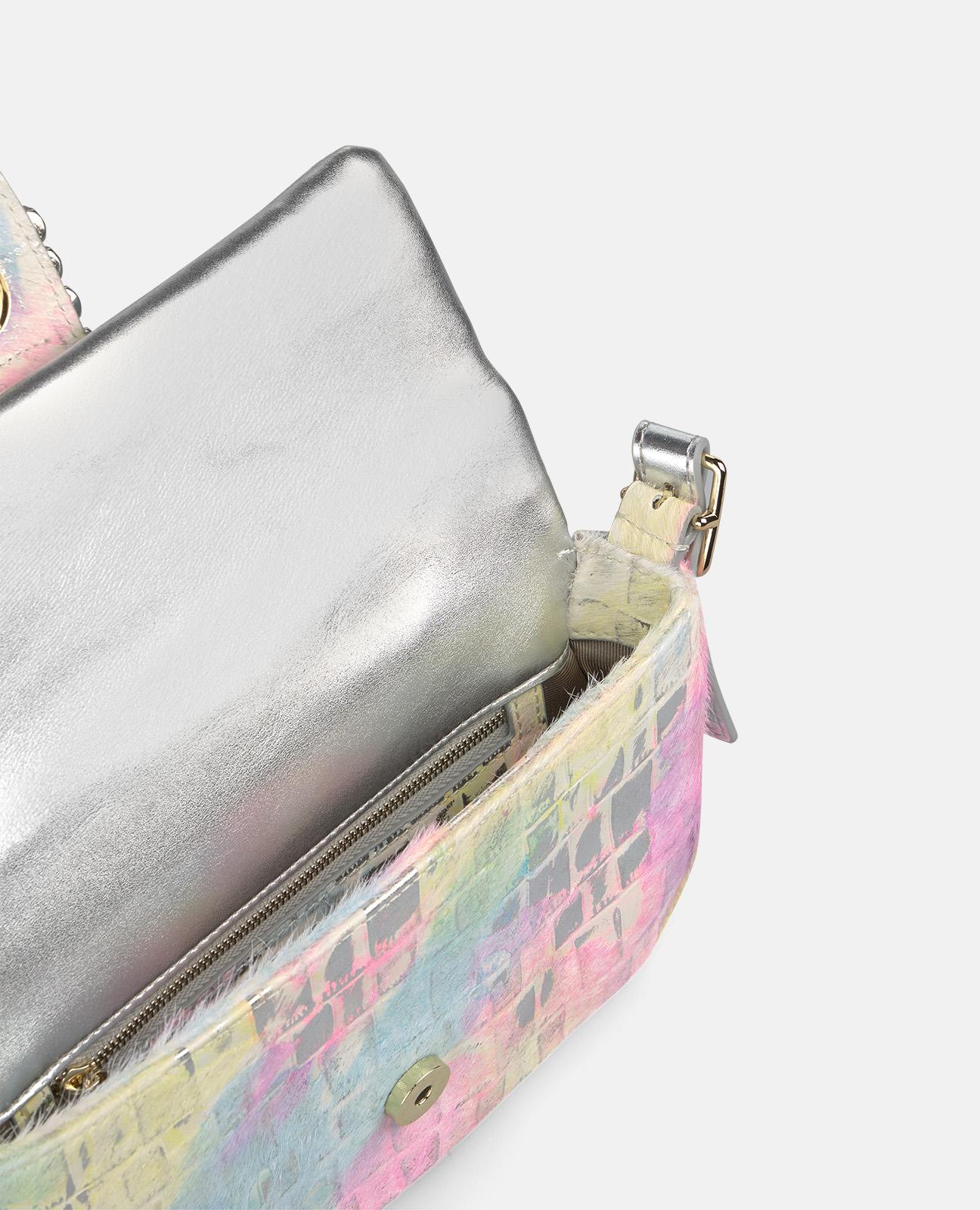 SAC À MAIN AVEC ORNEMENT CARRÉ