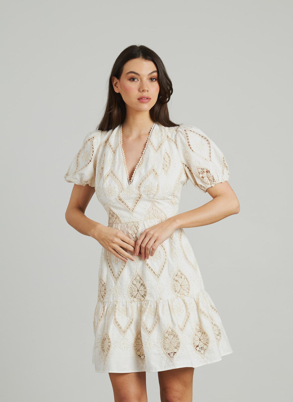 VESTIDO CORTO BORDADOS