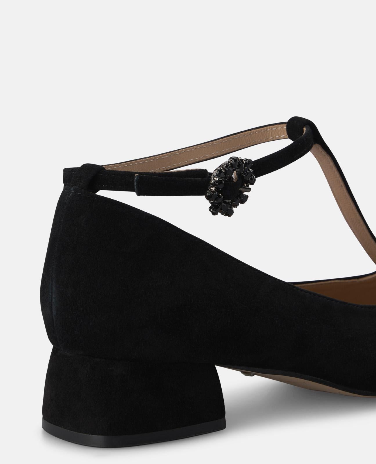 ZAPATO TACÓN PIEL CON HEBILLA