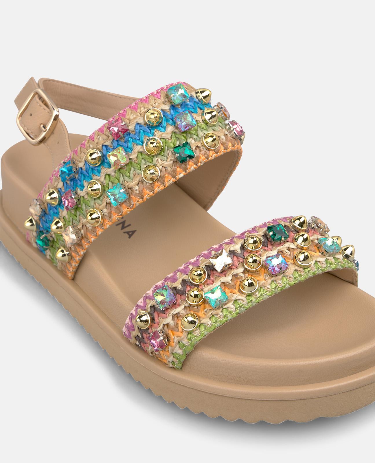 SANDALIA MULTICOLOR CON TACHAS METALIZAS