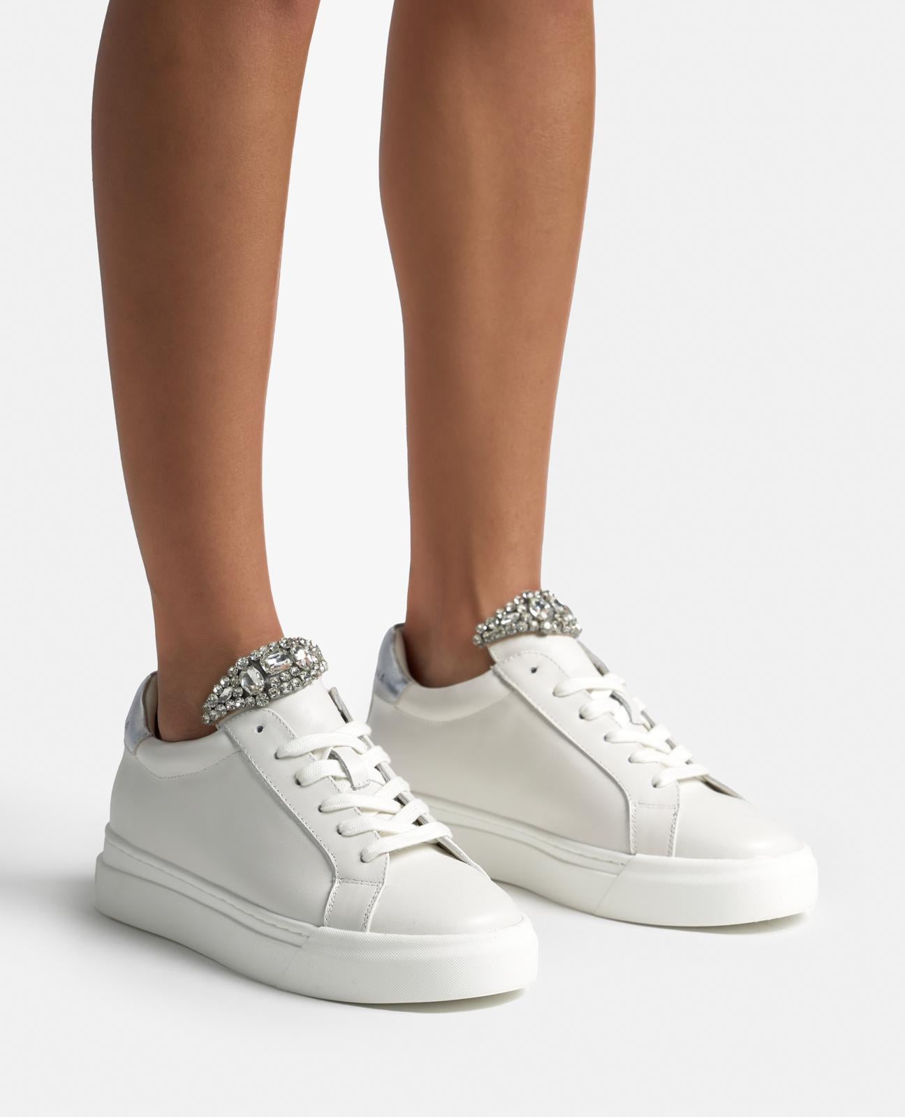 DEPORTIVAS CON DETALLES