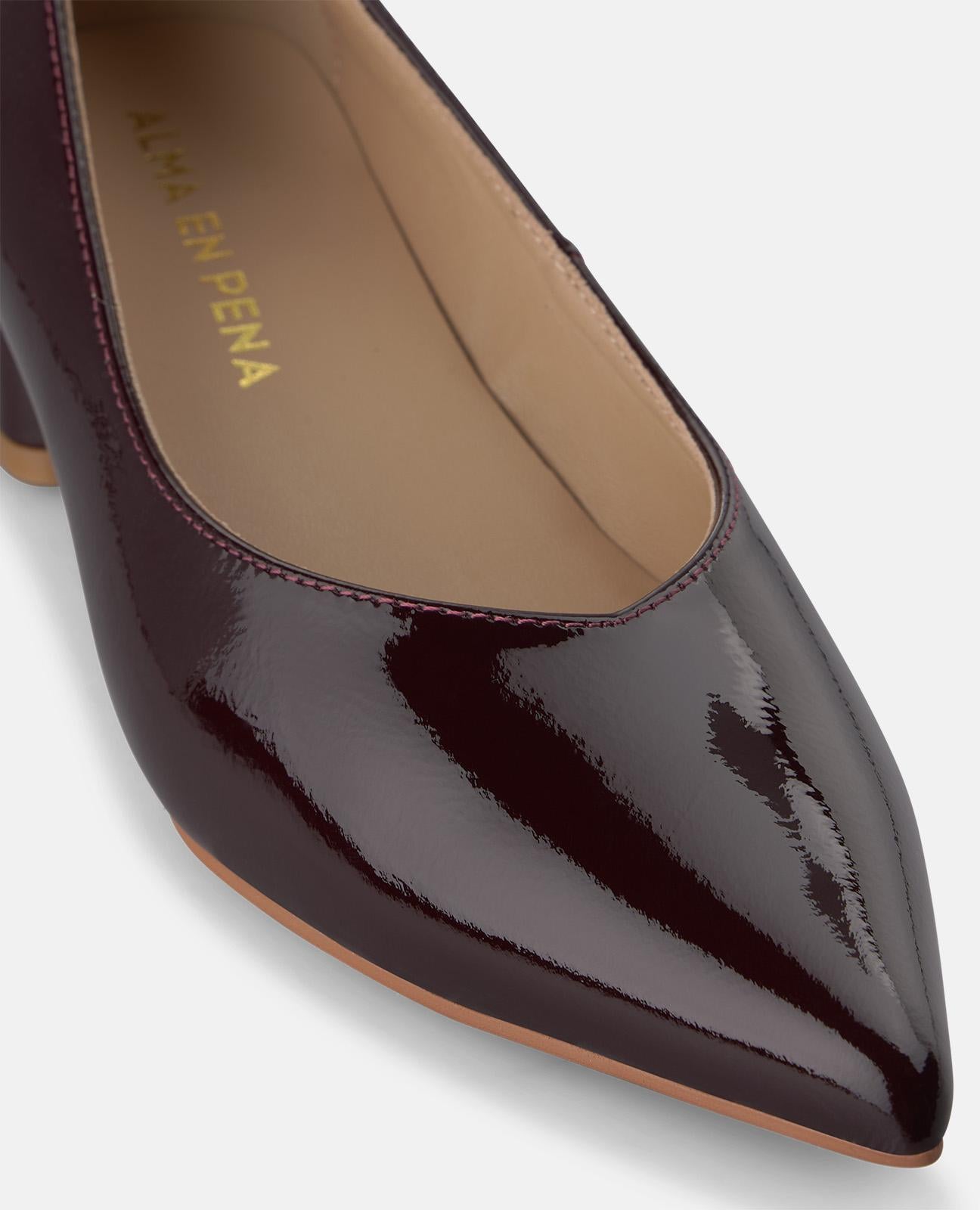 ZAPATO DE PUNTA EN PIEL