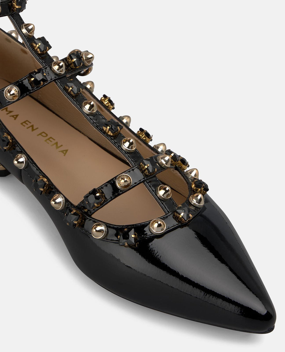 PATENT LEATHER FLATS
