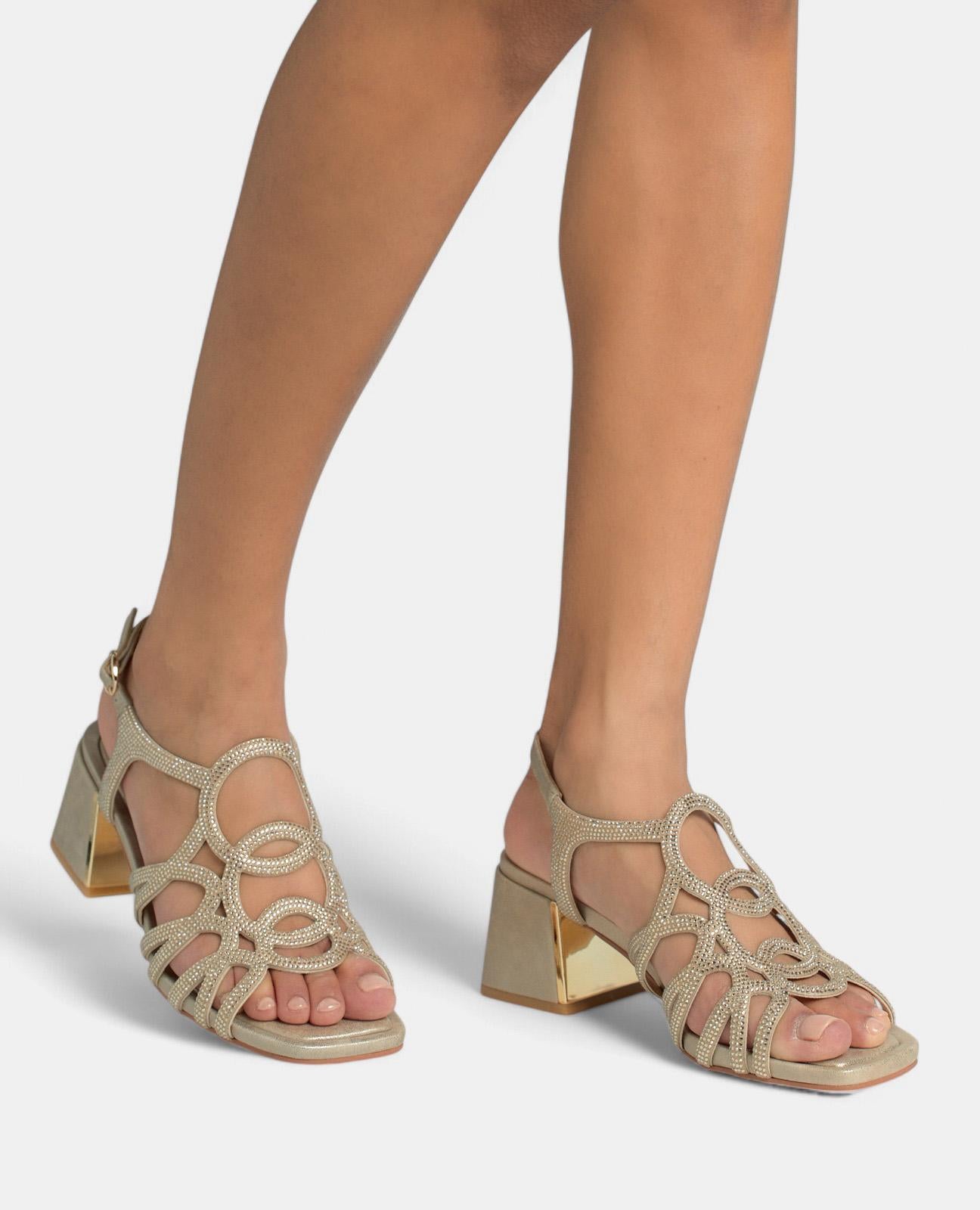 SANDÁLIA DE SALTO LARGO COM STRASS