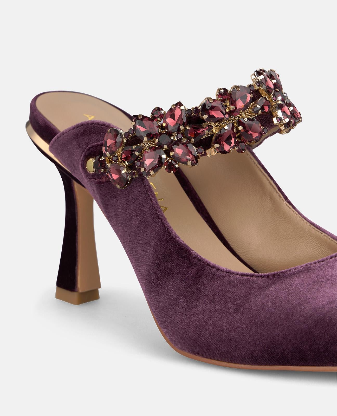 ZAPATO DE TACÓN DESTALONADO DE TERCIOPELO