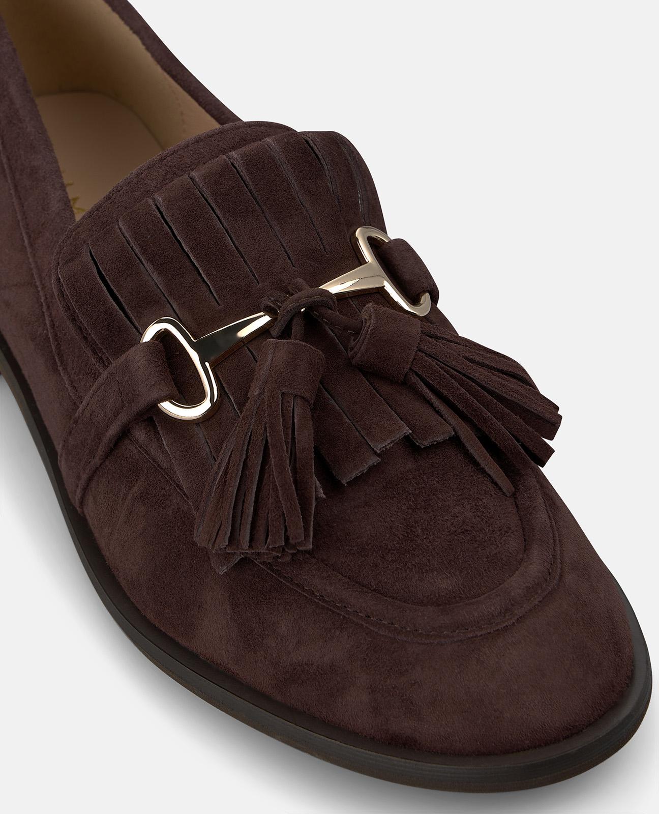 MOCASÍN DE ANTE CON BORLAS