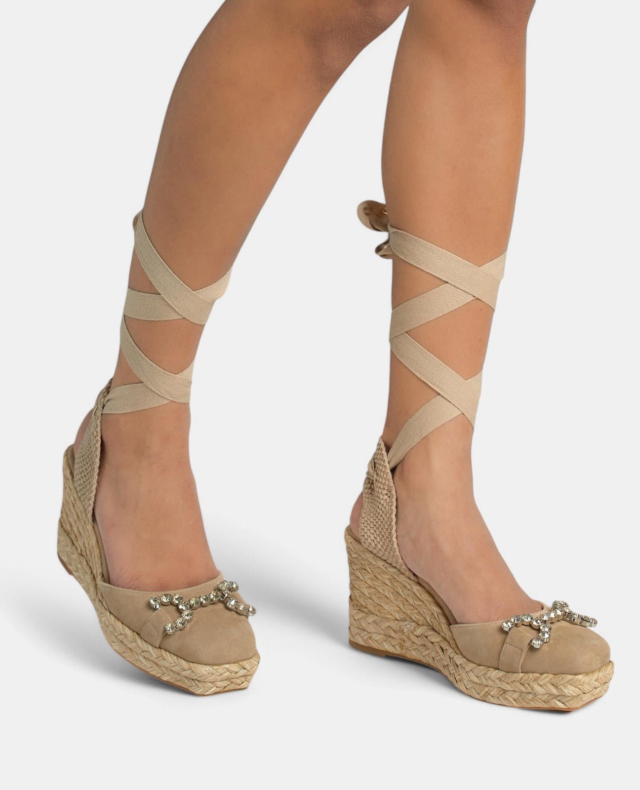 CUÑA ANUDADA CON ESTRIBO