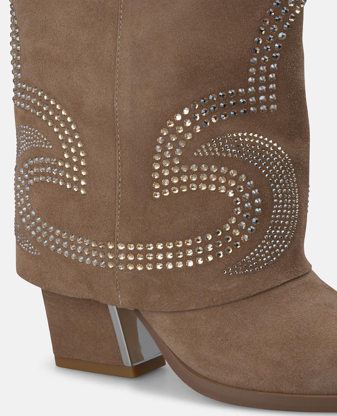 BOTA COWBOY DE ANTE CON DETALLES PEDRERÍA