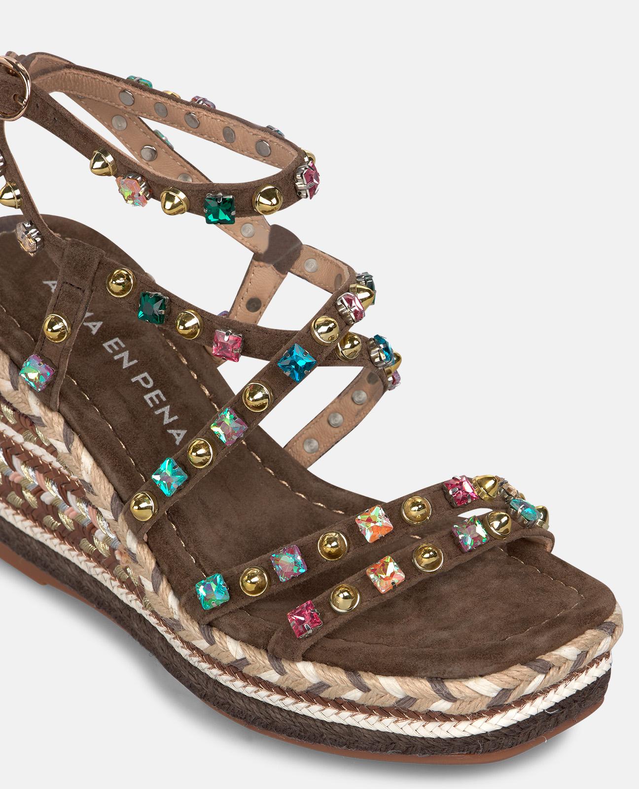 SANDALIA DE ESPARTO MULTITACHUELAS