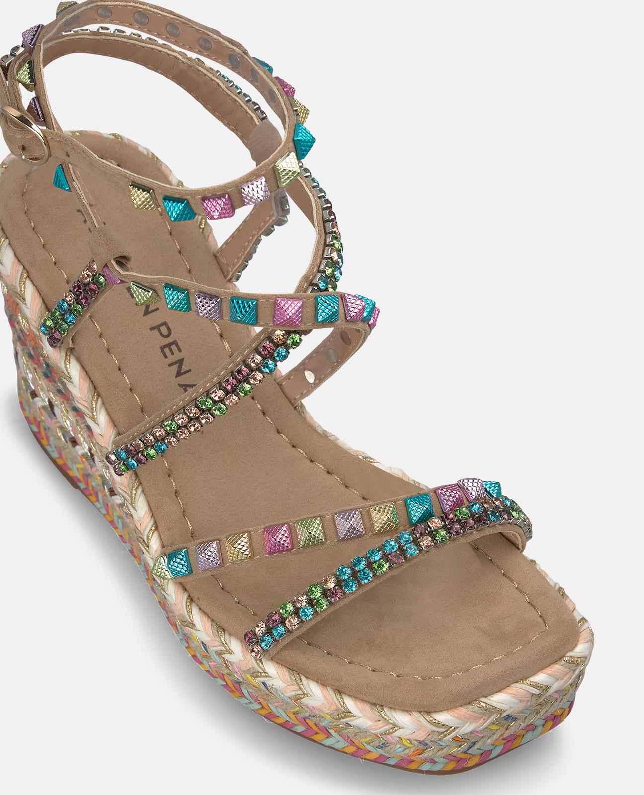 SANDALIA CUÑA TACHAS MULTICOLOR