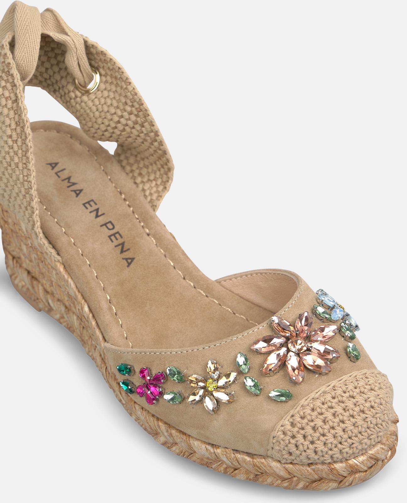 ZAPATO DE ESPARTO TIPO VALENCIANA DETALLE FLORAL