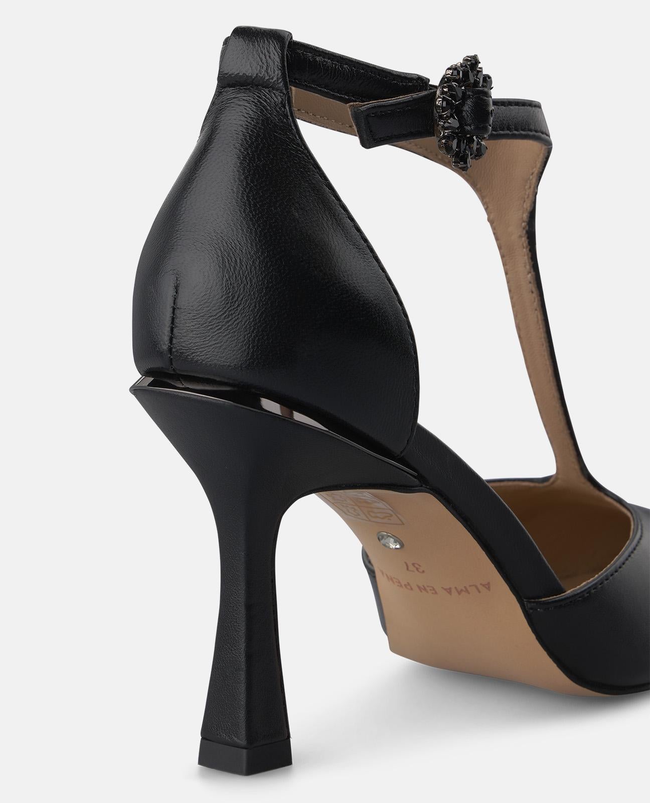 ZAPATO TACÓN PIEL CON HEBILLA