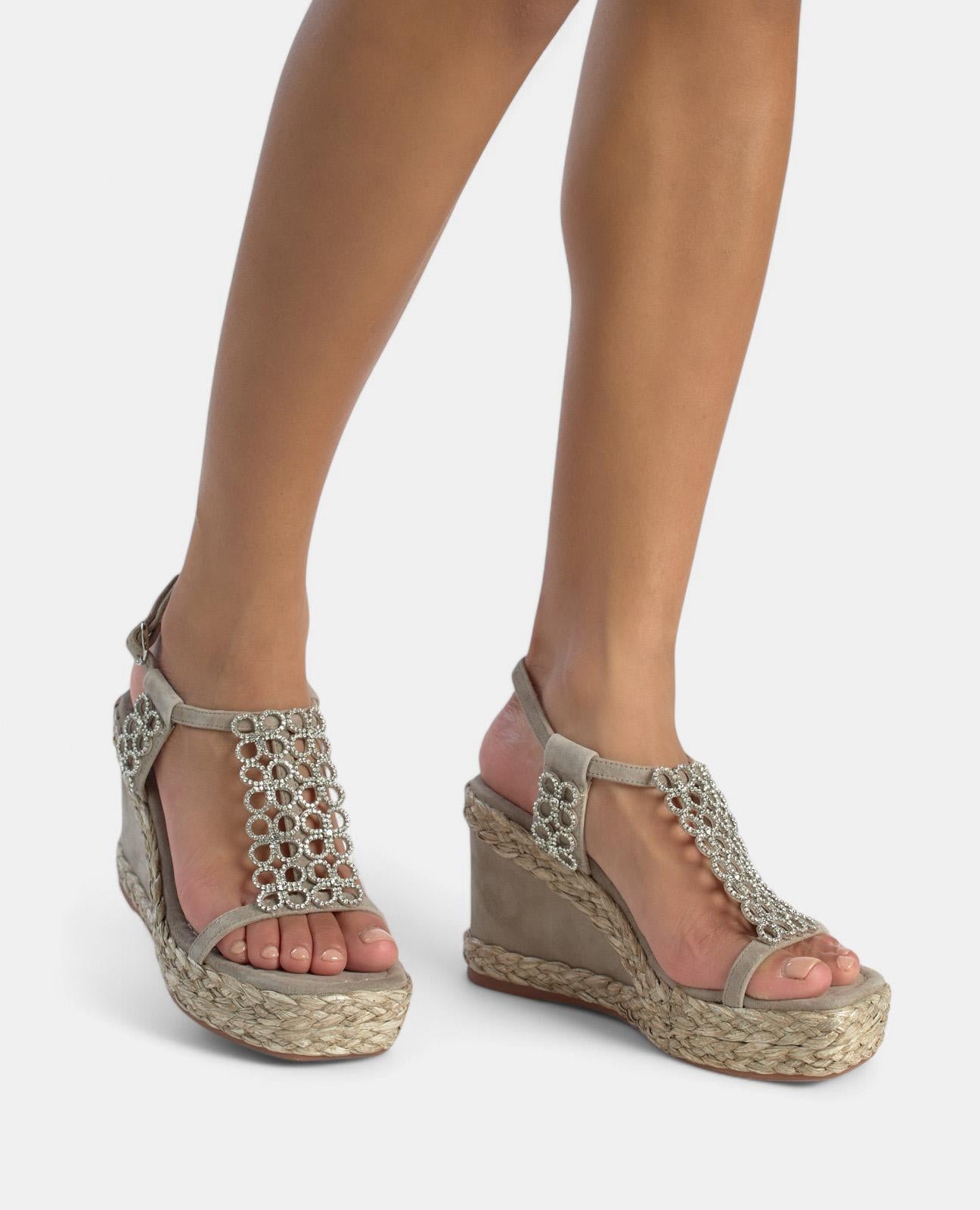 CUÑA FLORES DE PEDRERÍA