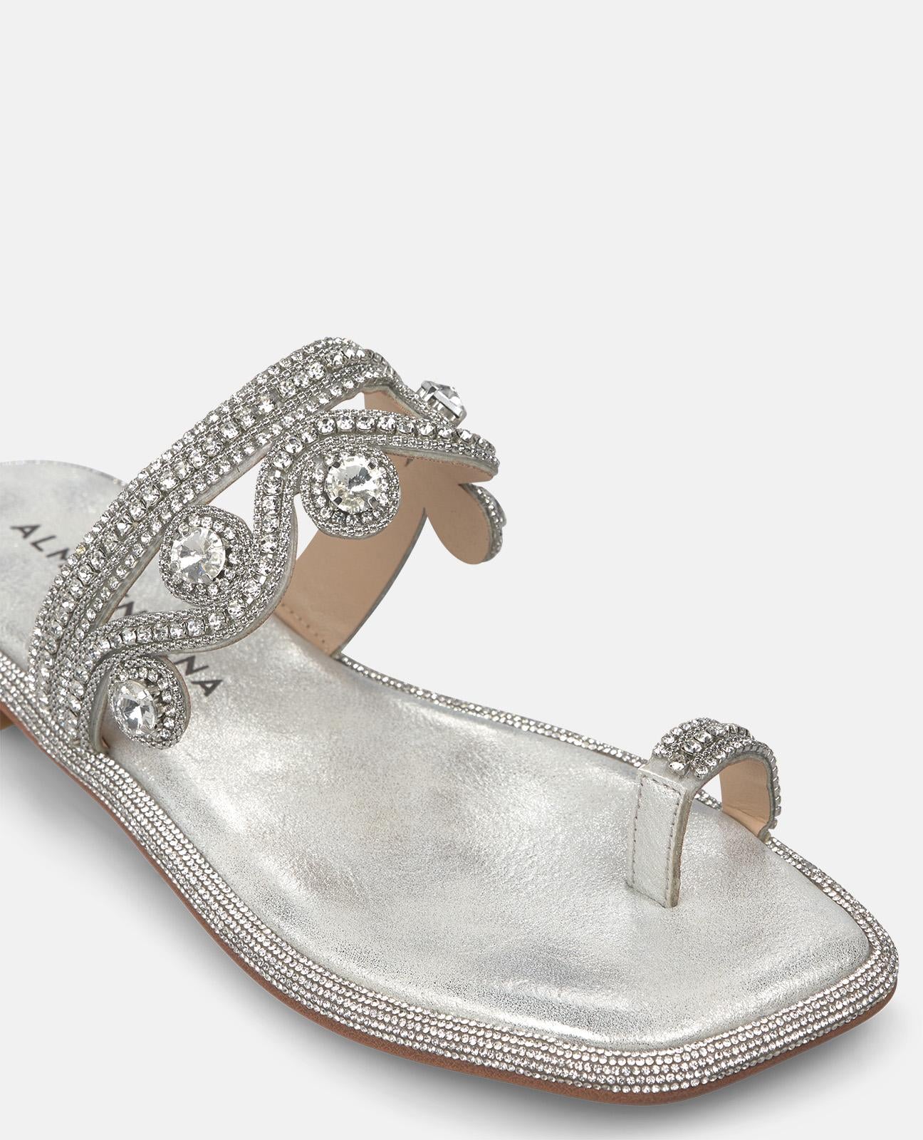 SANDALIA PLANA DEDO TIRA CON ADORNOS