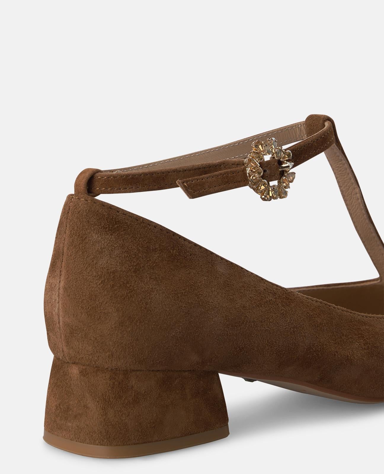 ZAPATO TACÓN PIEL CON HEBILLA