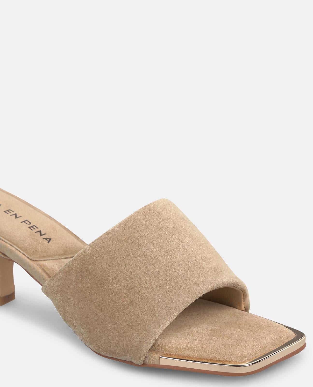 SANDALIA TACON MEDIO TIRA ANCHA