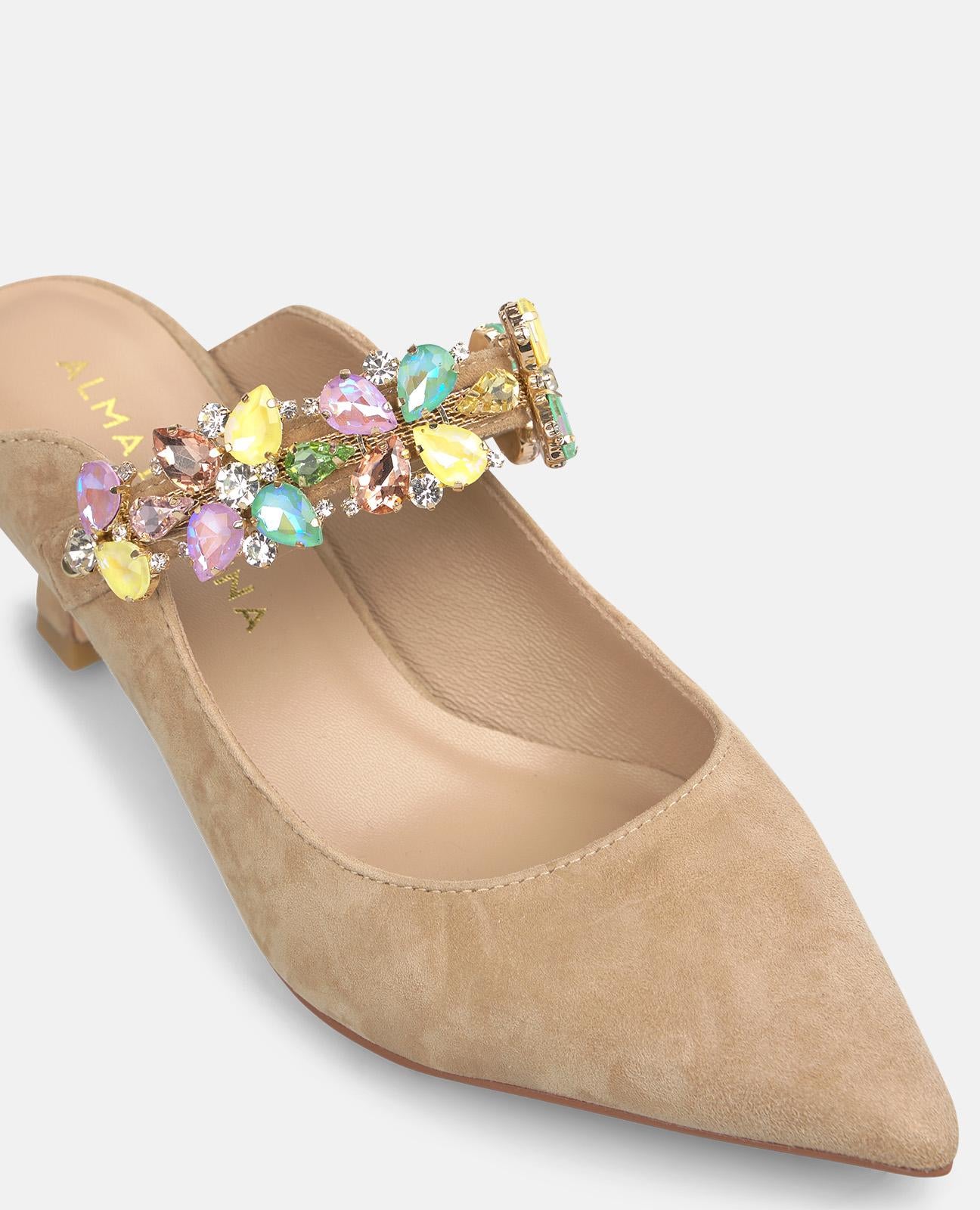 SALON MIT PEDRIA-STREIFEN