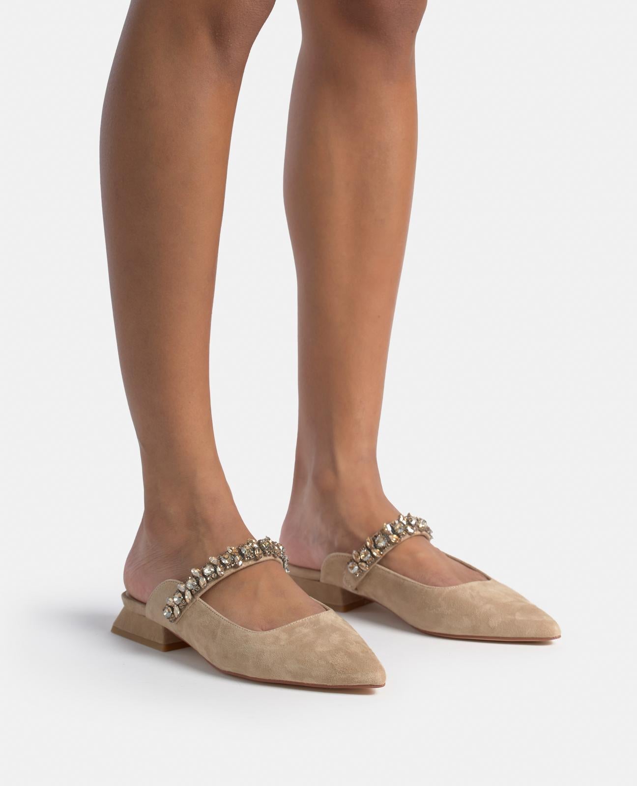 ZAPATO DESTALONADO TIRA PEDRERÍA