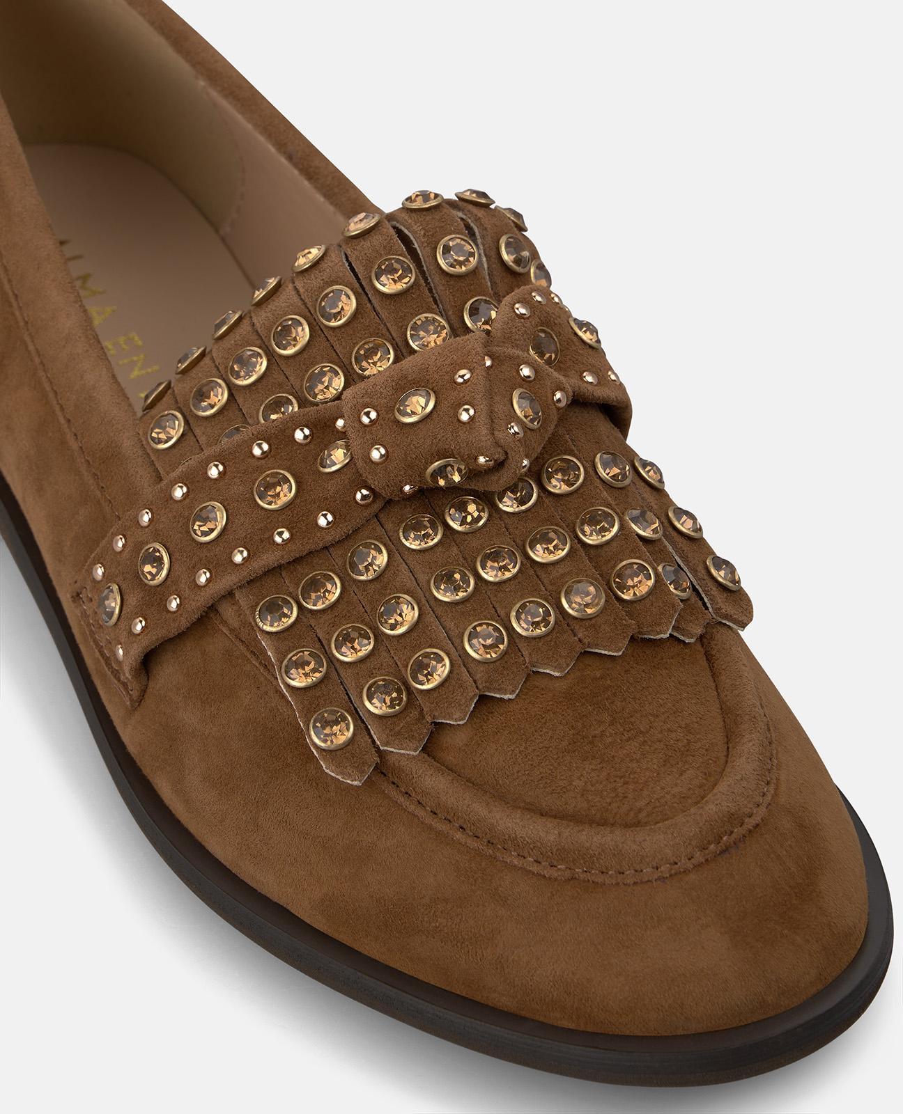 MOCASÍN DE ANTE CON TACHAS METÁLICAS