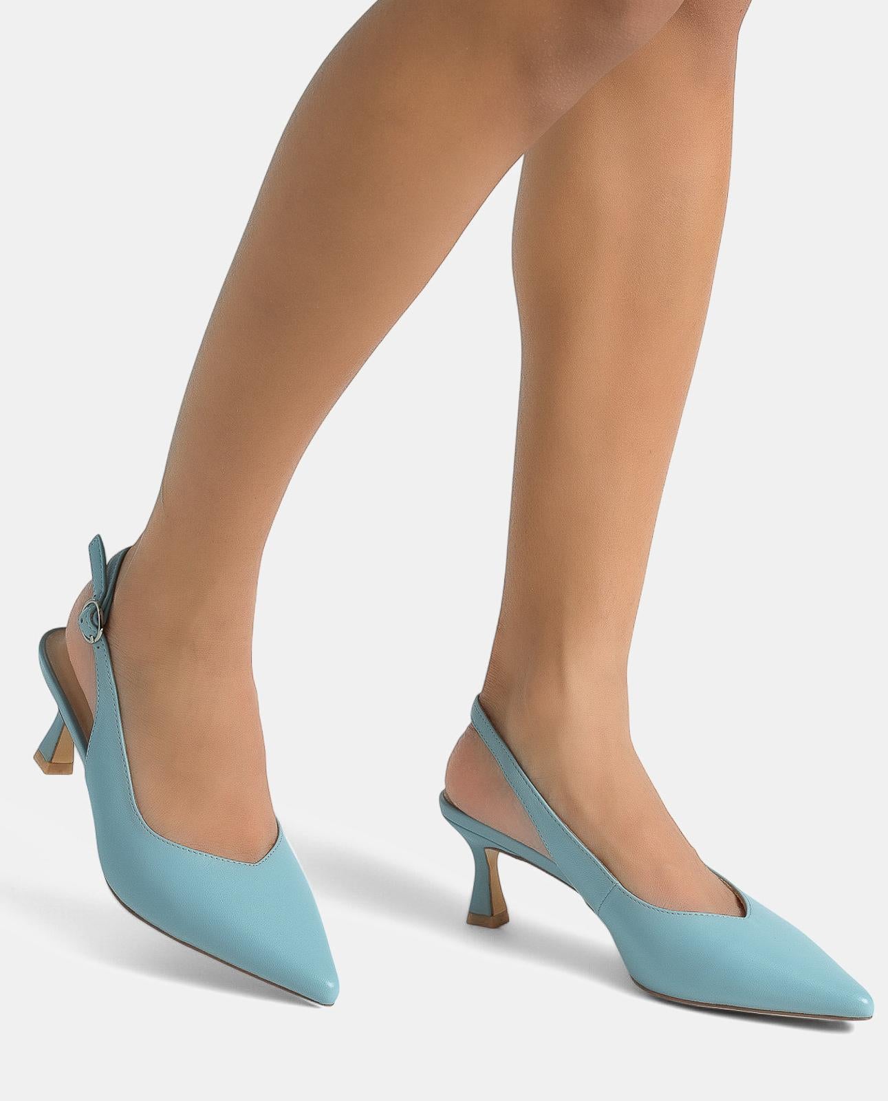 SCHUHE MIT KITTEN-ABSATZ