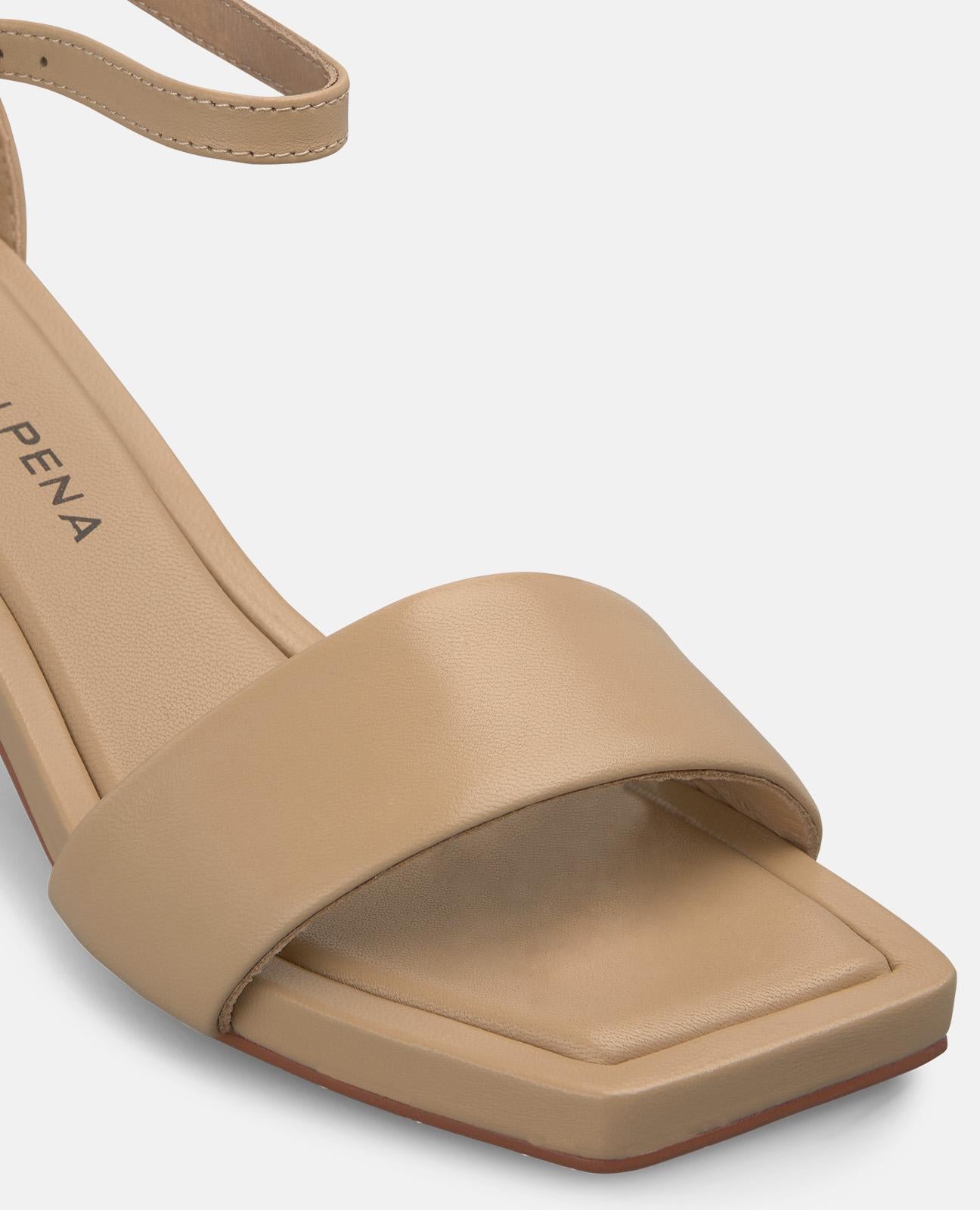 SANDÁLIA DE NAPA COM TIRA FRONTAL