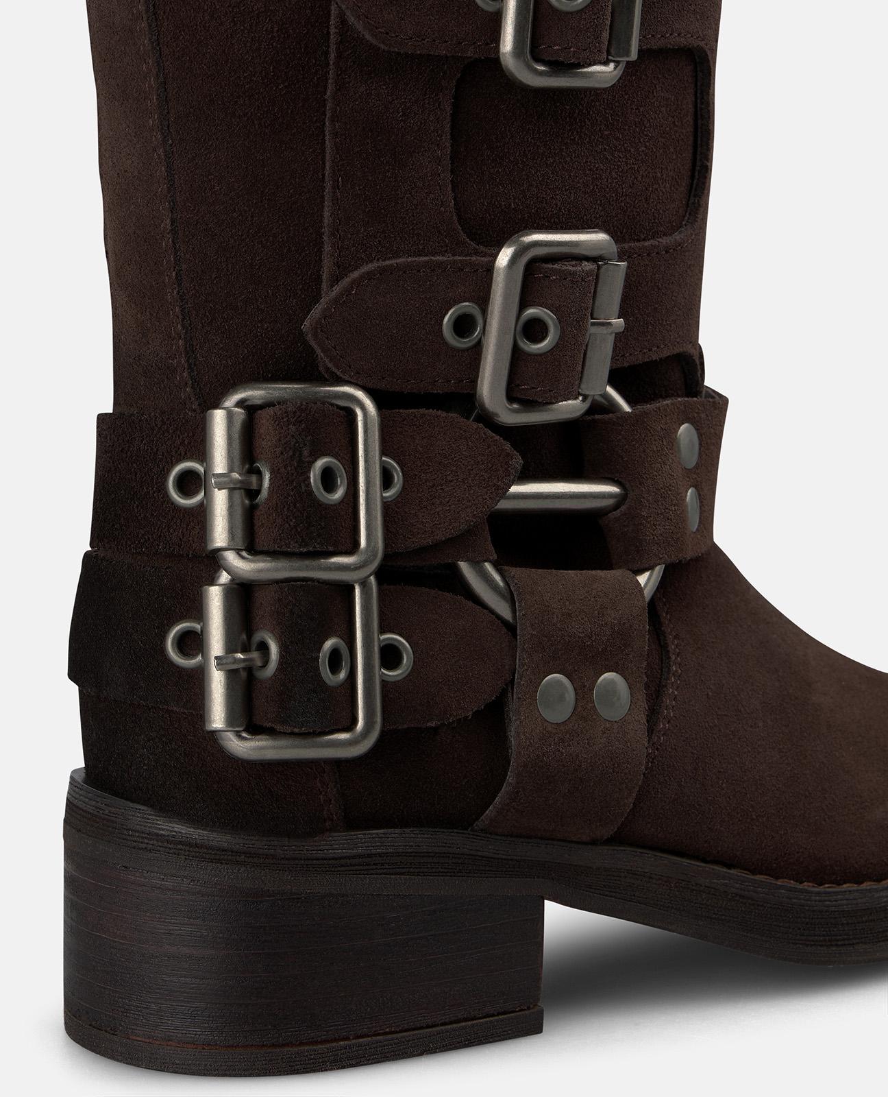 BOTA DE ANTE CON HEBILLAS
