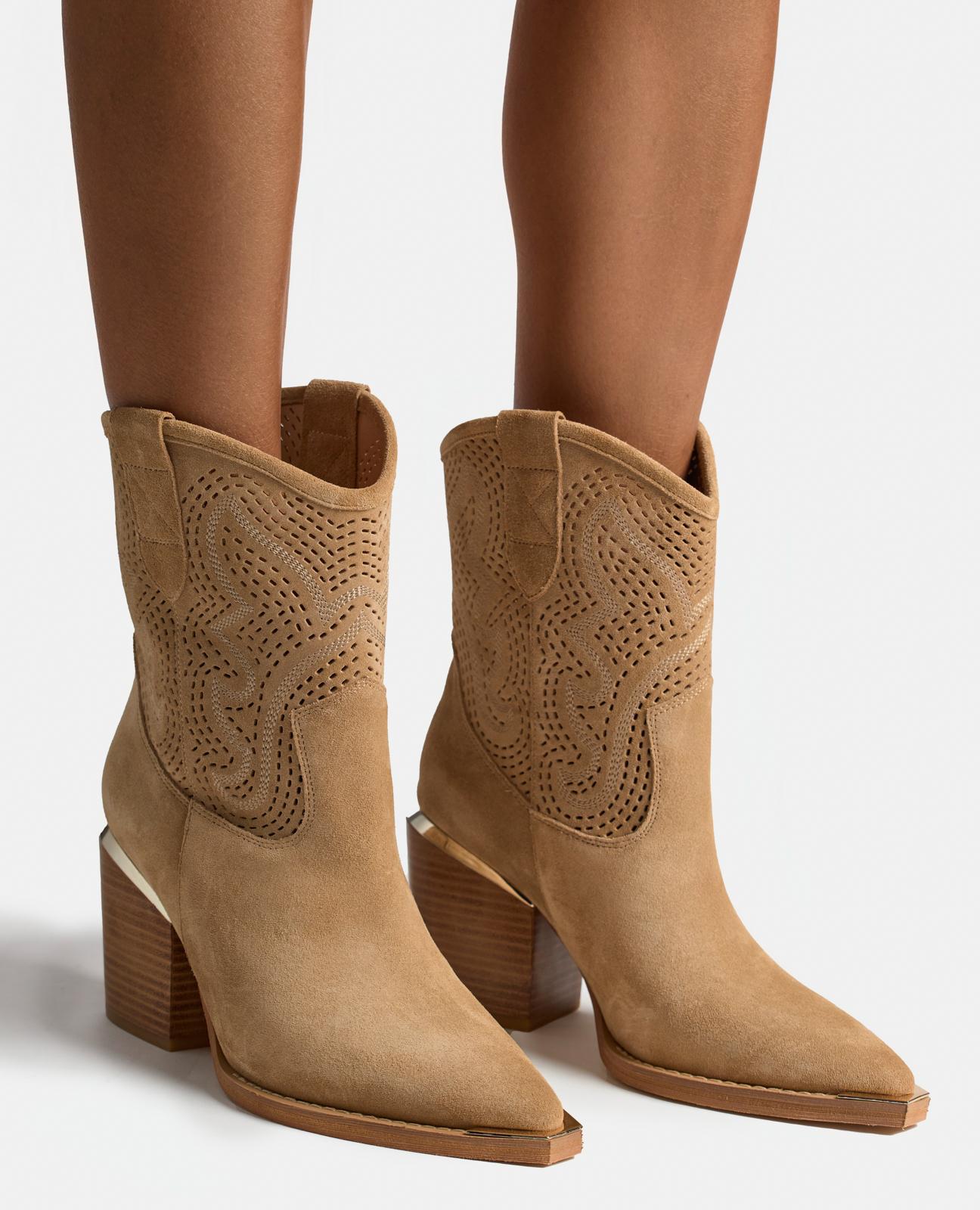 BOTTE DE CHEVILLE DE COW-BOY AVEC DÉTAILS BRODÉS