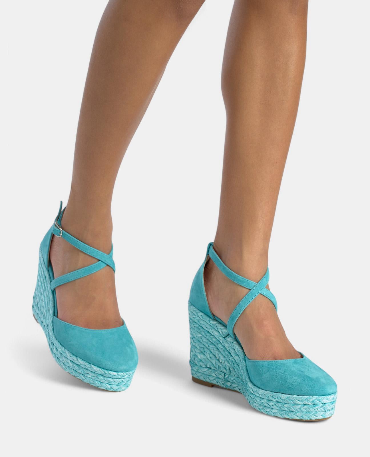 CUÑA ALTA CON TIRAS CRUZADAS