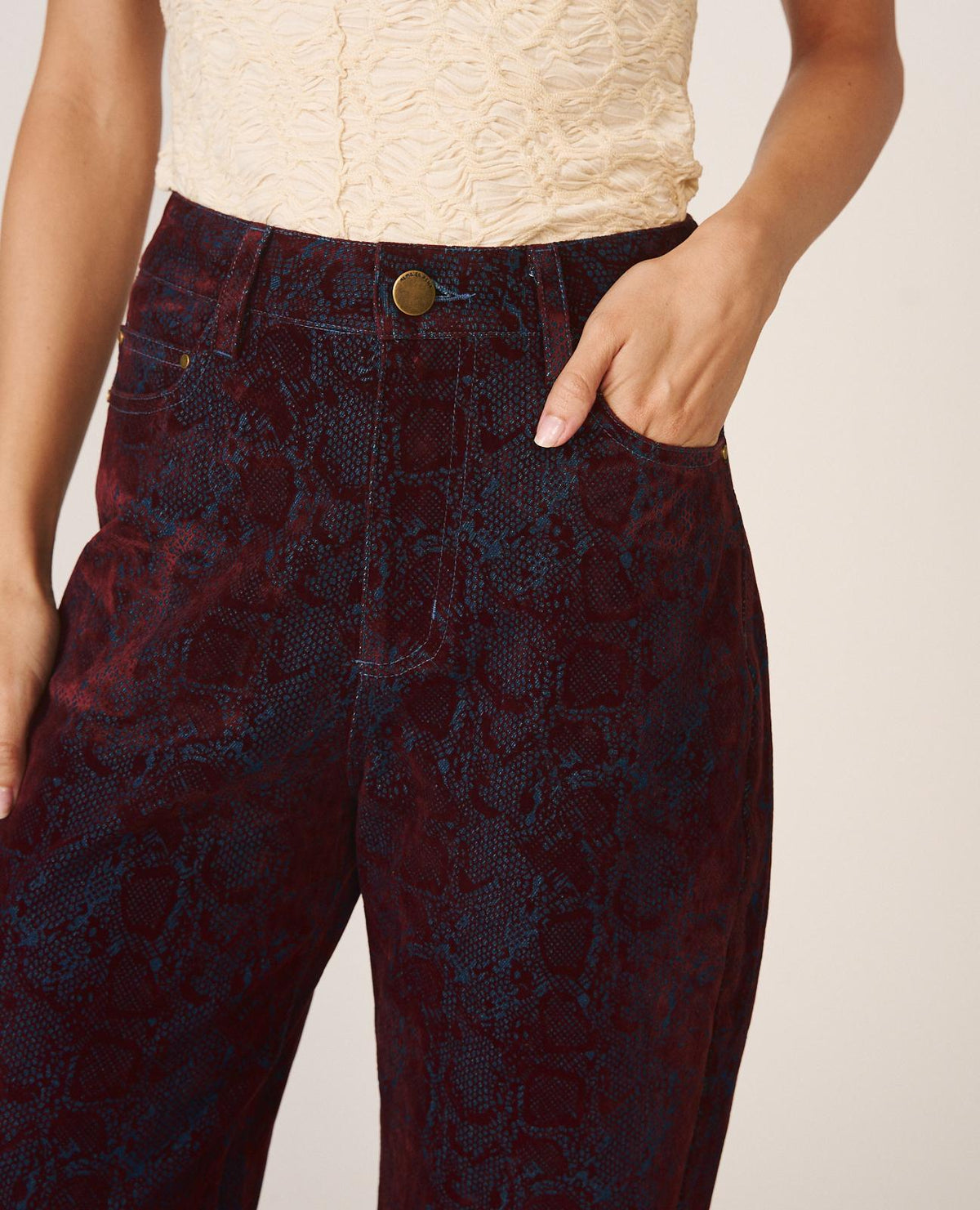 VELVET JEANS